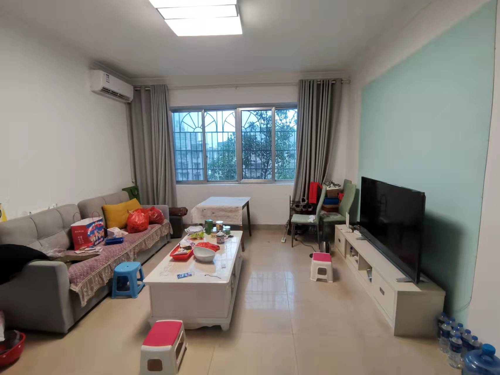 庆云山庄(里面有石塘冲) 2室2厅1卫 39.8万 庆云山庄(里面有石塘冲) 2室2厅1卫 39.8万客厅