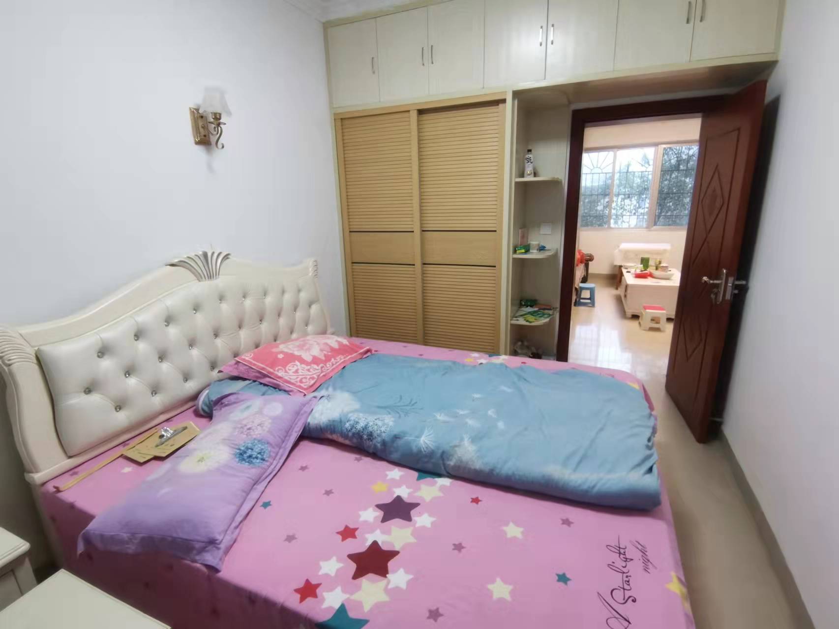 庆云山庄(里面有石塘冲) 2室2厅1卫 39.8万 庆云山庄(里面有石塘冲) 2室2厅1卫 39.8万客厅