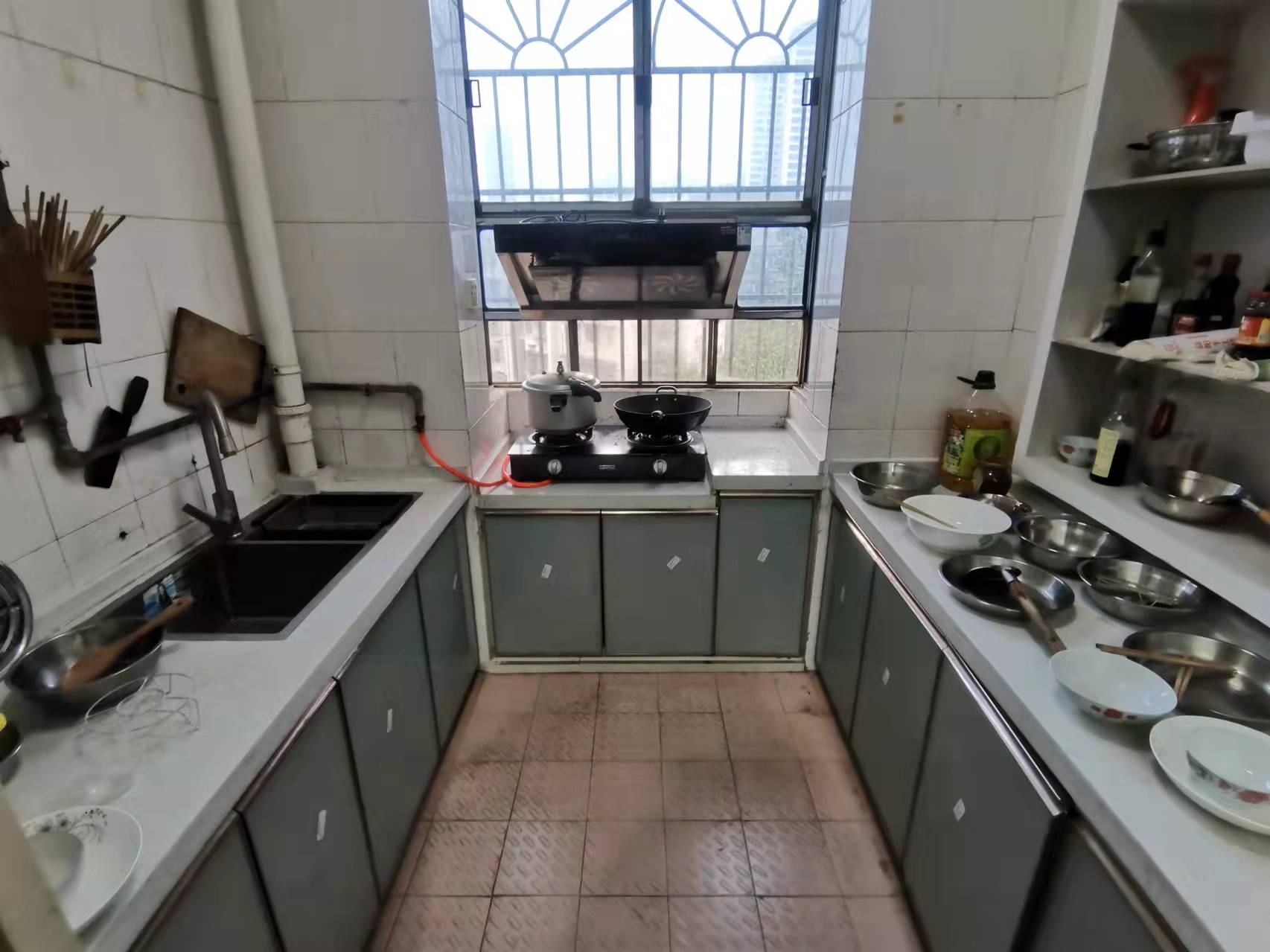 庆云山庄(里面有石塘冲) 2室2厅1卫 39.8万 庆云山庄(里面有石塘冲) 2室2厅1卫 39.8万客厅