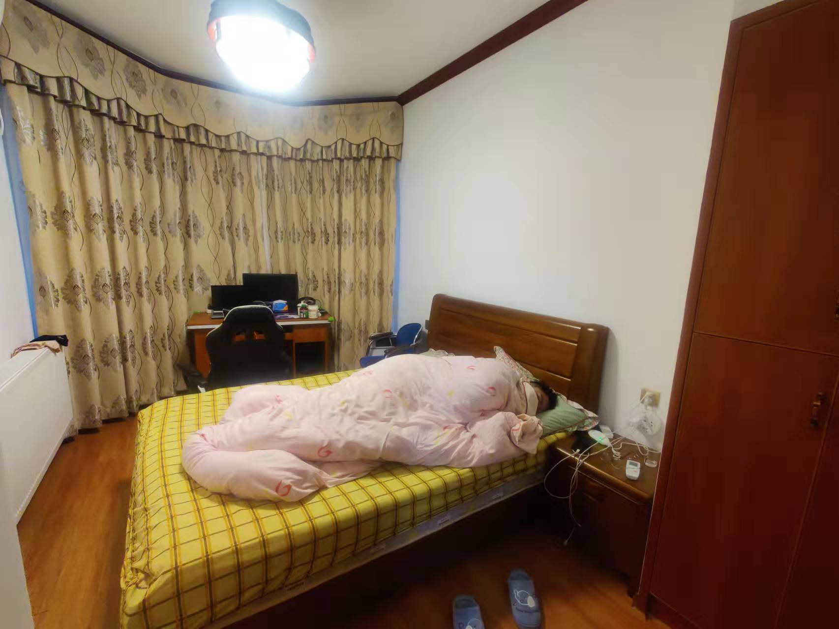 翡翠公园(北大资源) 4室2厅2卫 118.0万 翡翠公园(北大资源) 4室2厅2卫 118.0万客厅