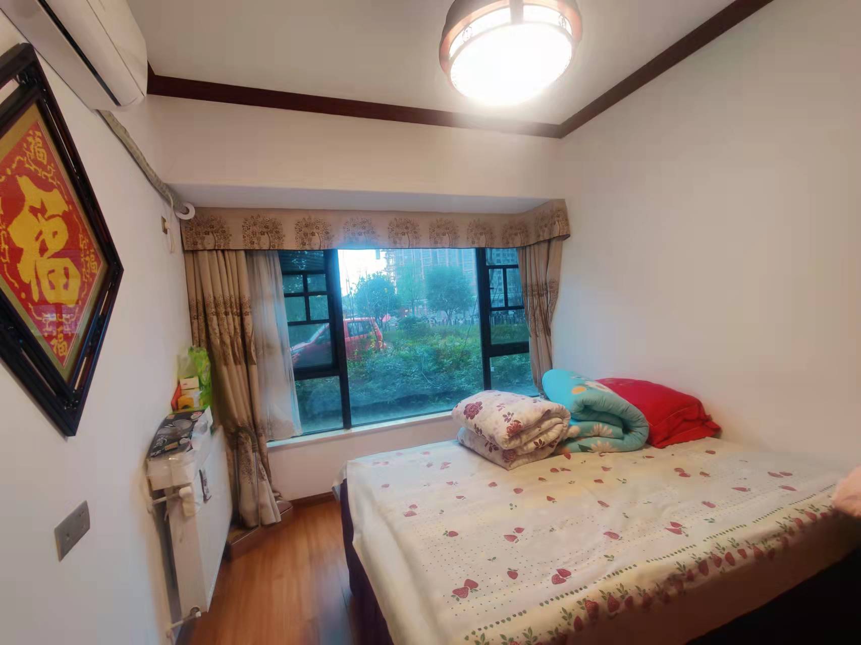 翡翠公园(北大资源) 4室2厅2卫 118.0万 翡翠公园(北大资源) 4室2厅2卫 118.0万客厅