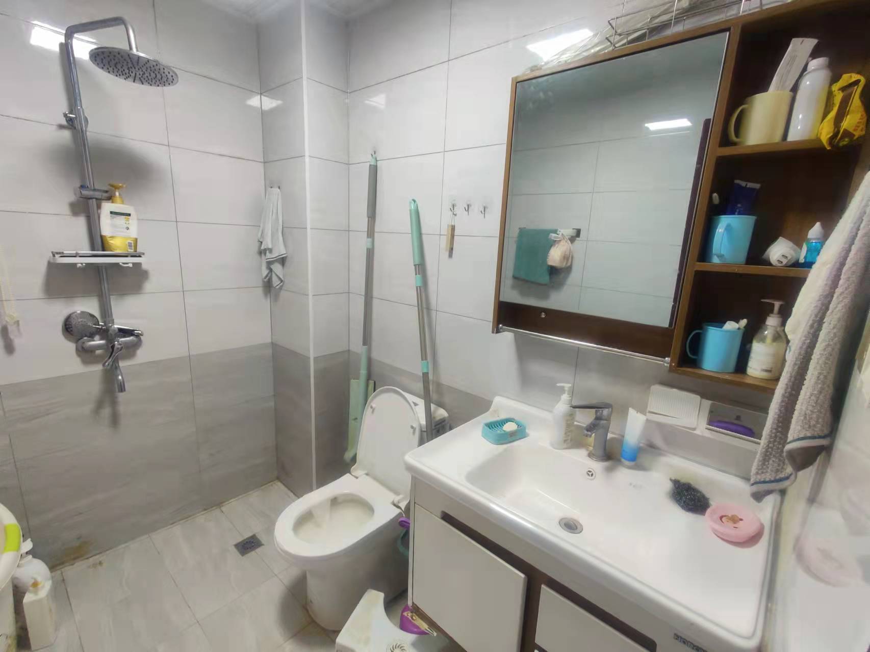 翡翠公园(北大资源) 4室2厅2卫 118.0万 翡翠公园(北大资源) 4室2厅2卫 118.0万客厅