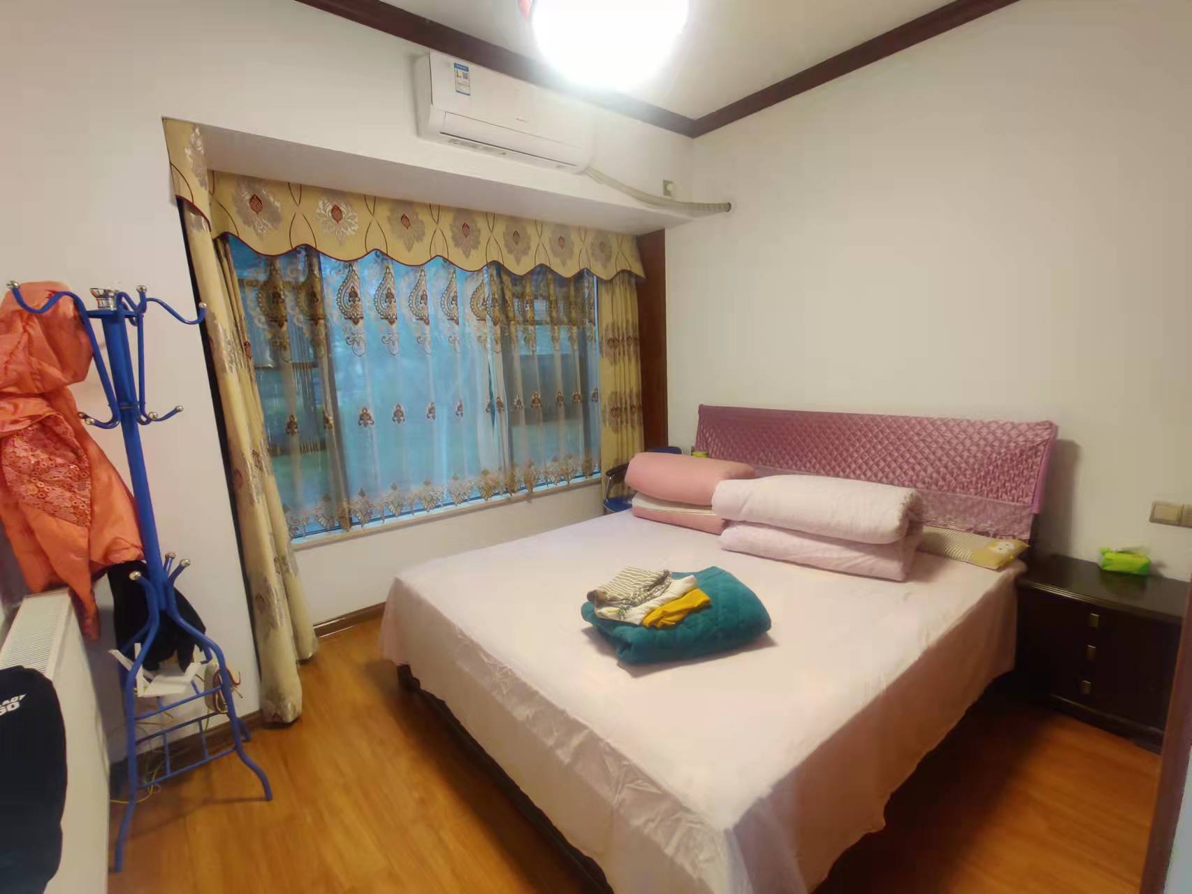 翡翠公园(北大资源) 4室2厅2卫 118.0万 翡翠公园(北大资源) 4室2厅2卫 118.0万客厅