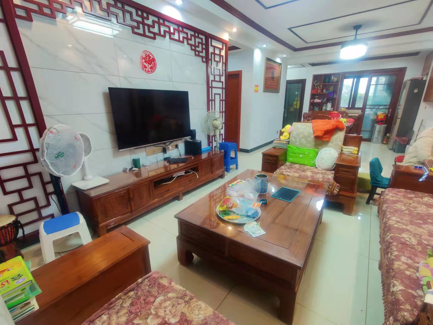 翡翠公园(北大资源) 4室2厅2卫 118.0万 翡翠公园(北大资源) 4室2厅2卫 118.0万客厅