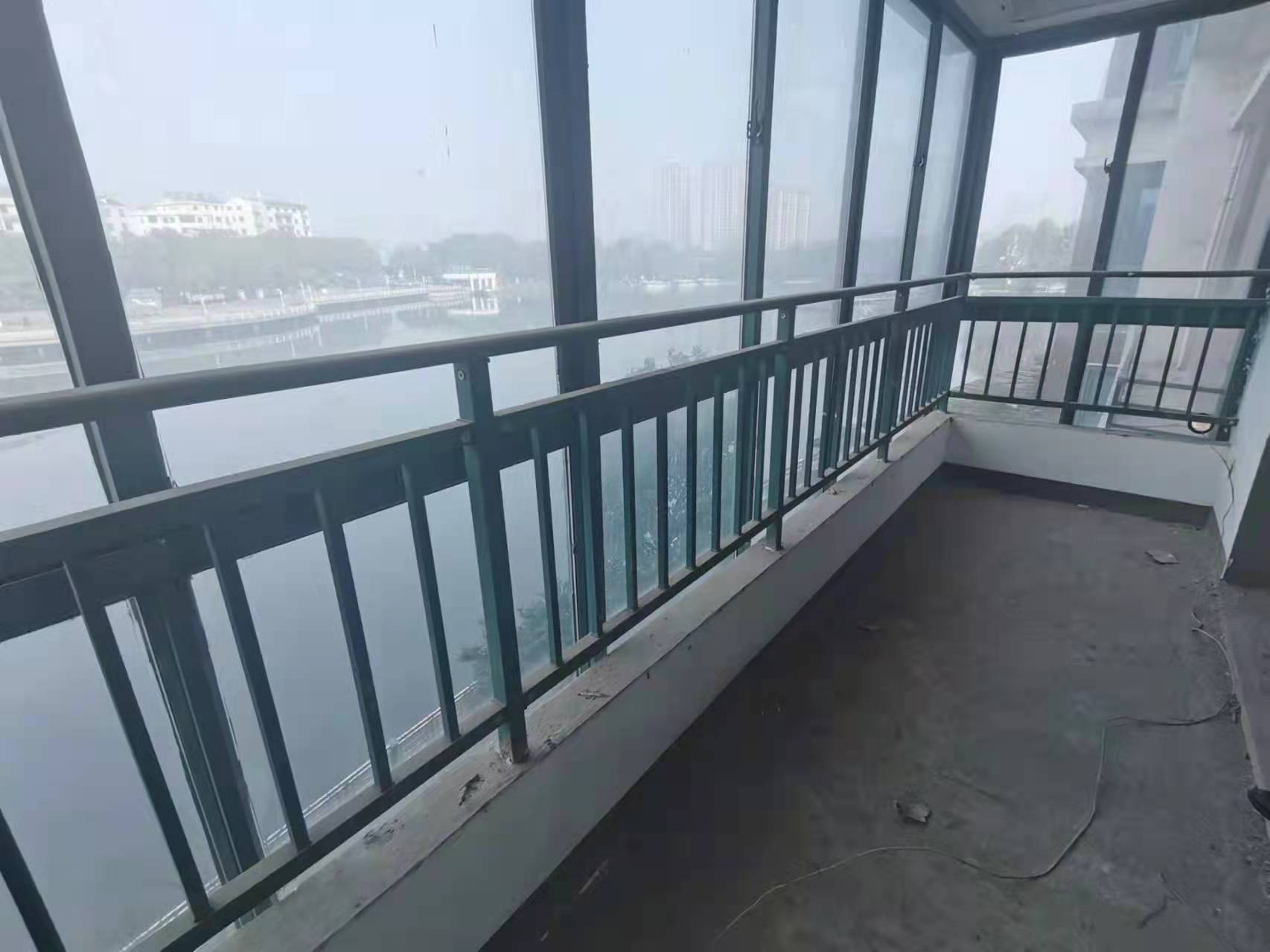 天鹅湖1号 4室2厅2卫 89.0万 天鹅湖1号 4室2厅2卫 89.0万客厅