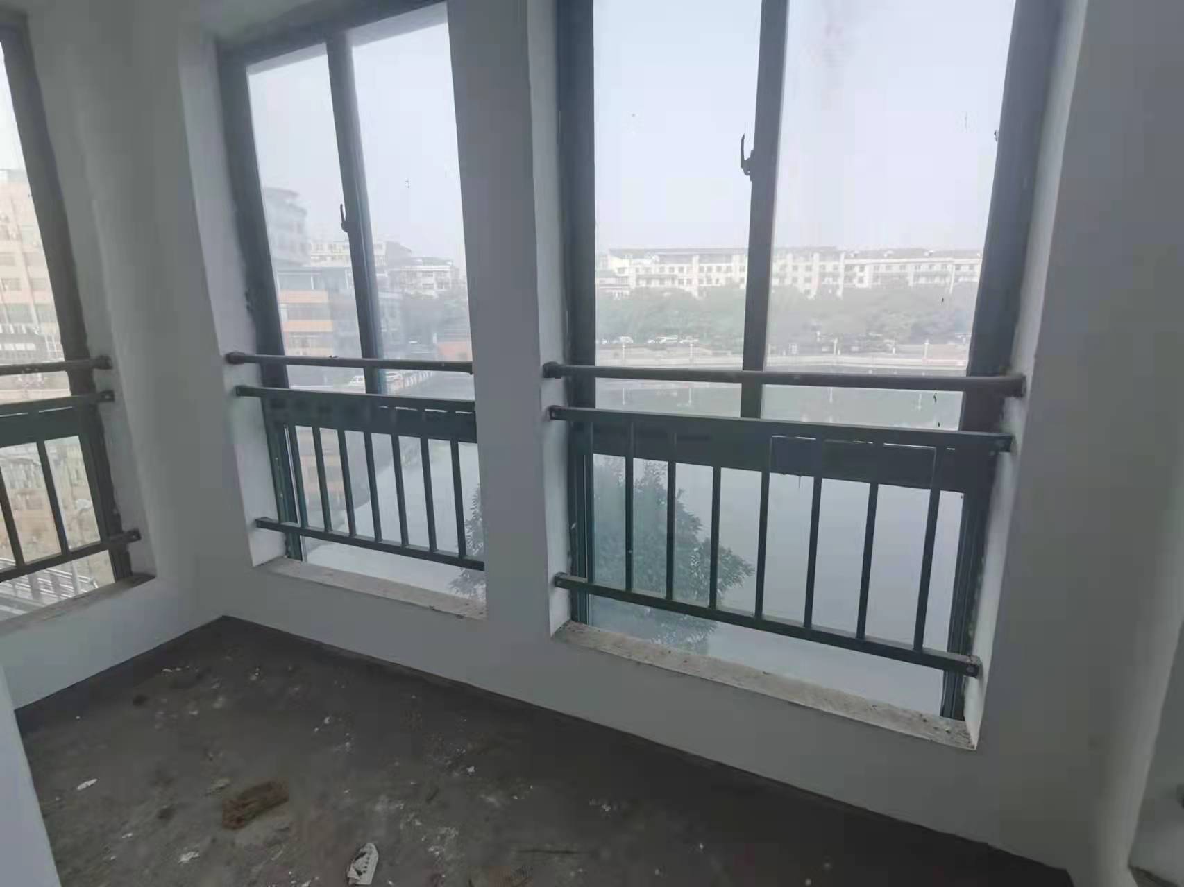 天鹅湖1号 4室2厅2卫 89.0万 天鹅湖1号 4室2厅2卫 89.0万客厅