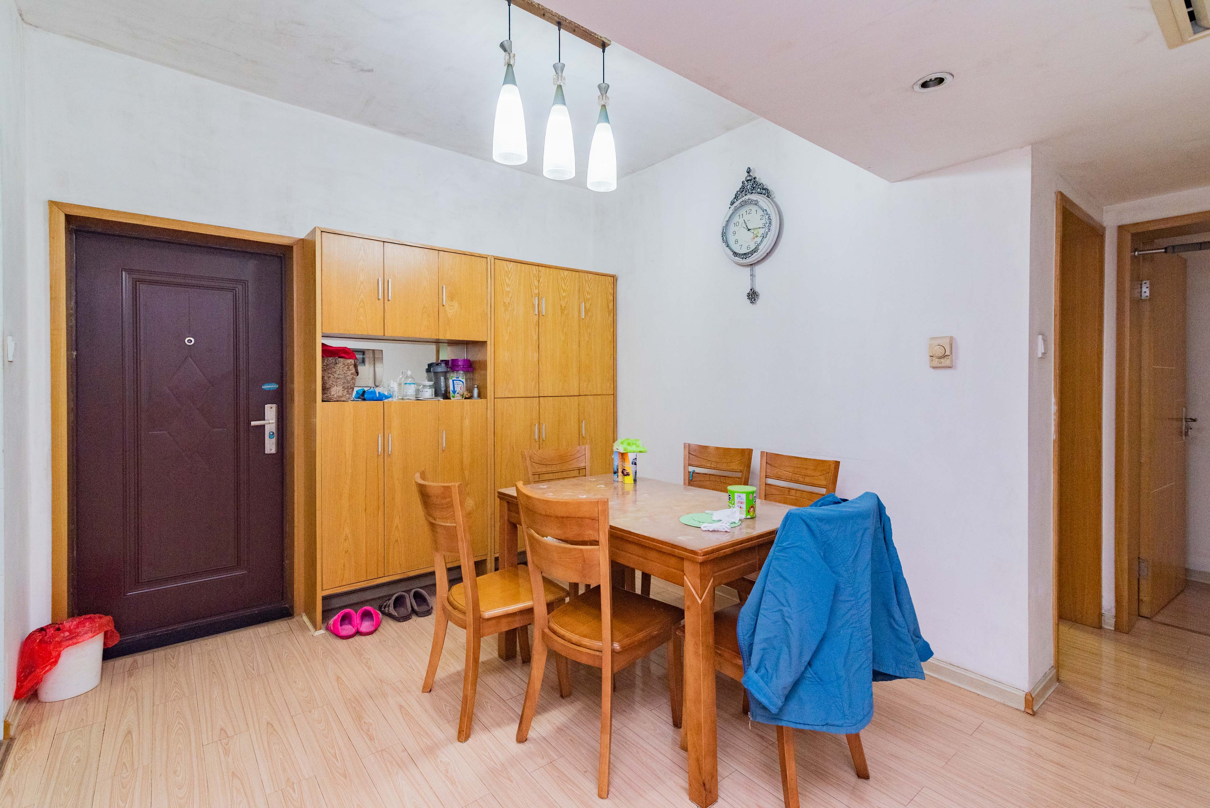 金色比华利  3室2厅2卫    83.0万客厅