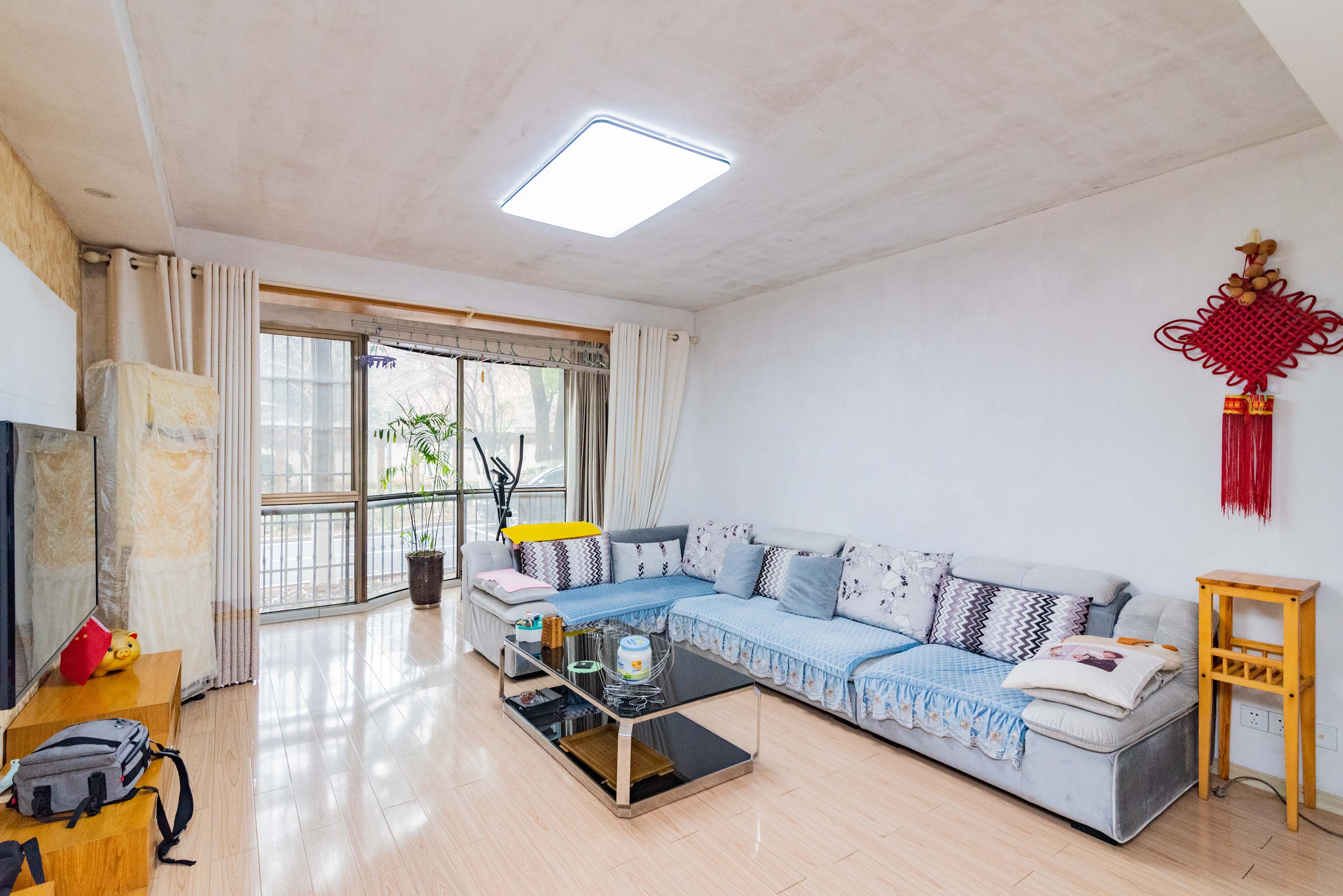 金色比华利  3室2厅2卫    83.0万客厅