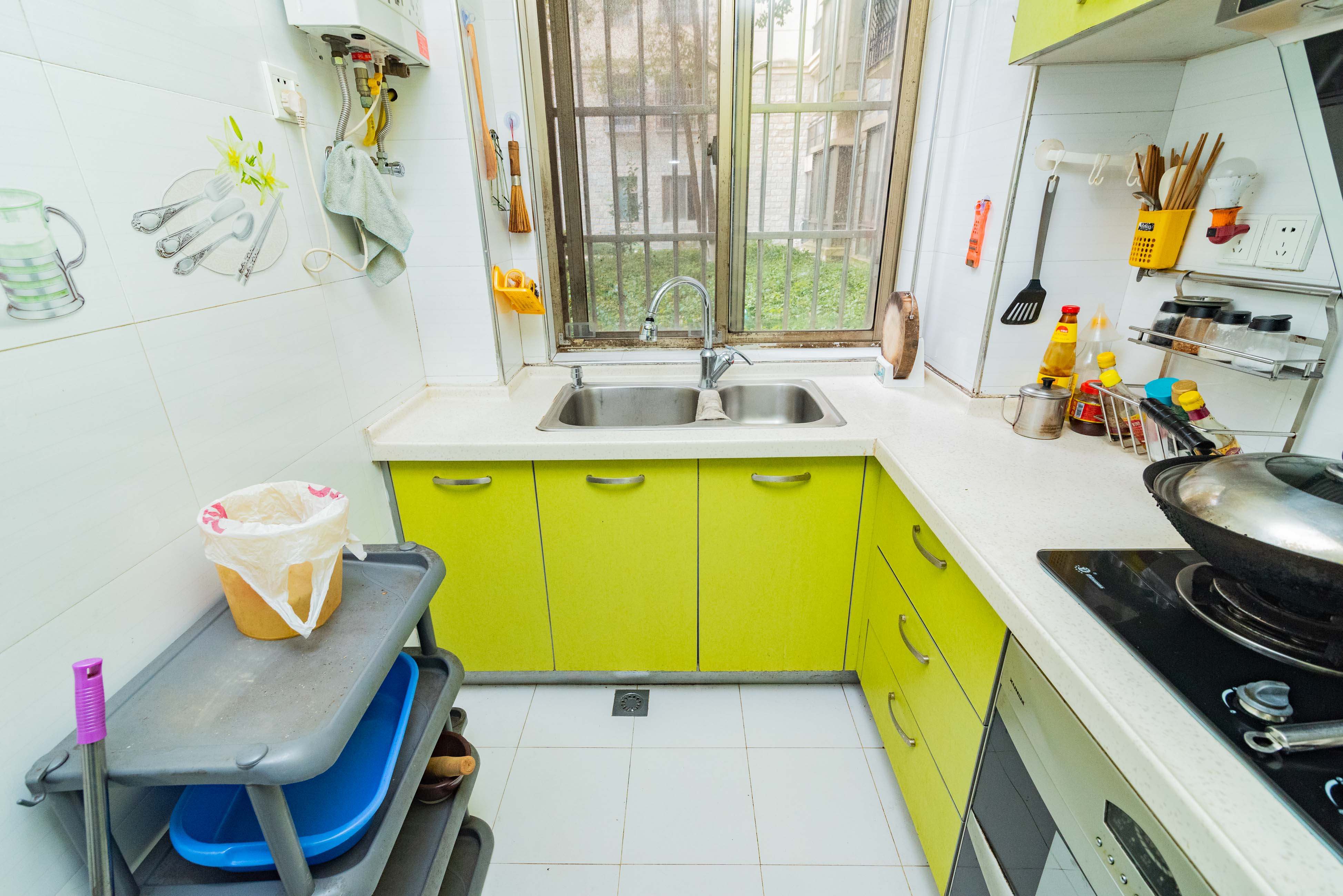 金色比华利  3室2厅2卫    83.0万厨房