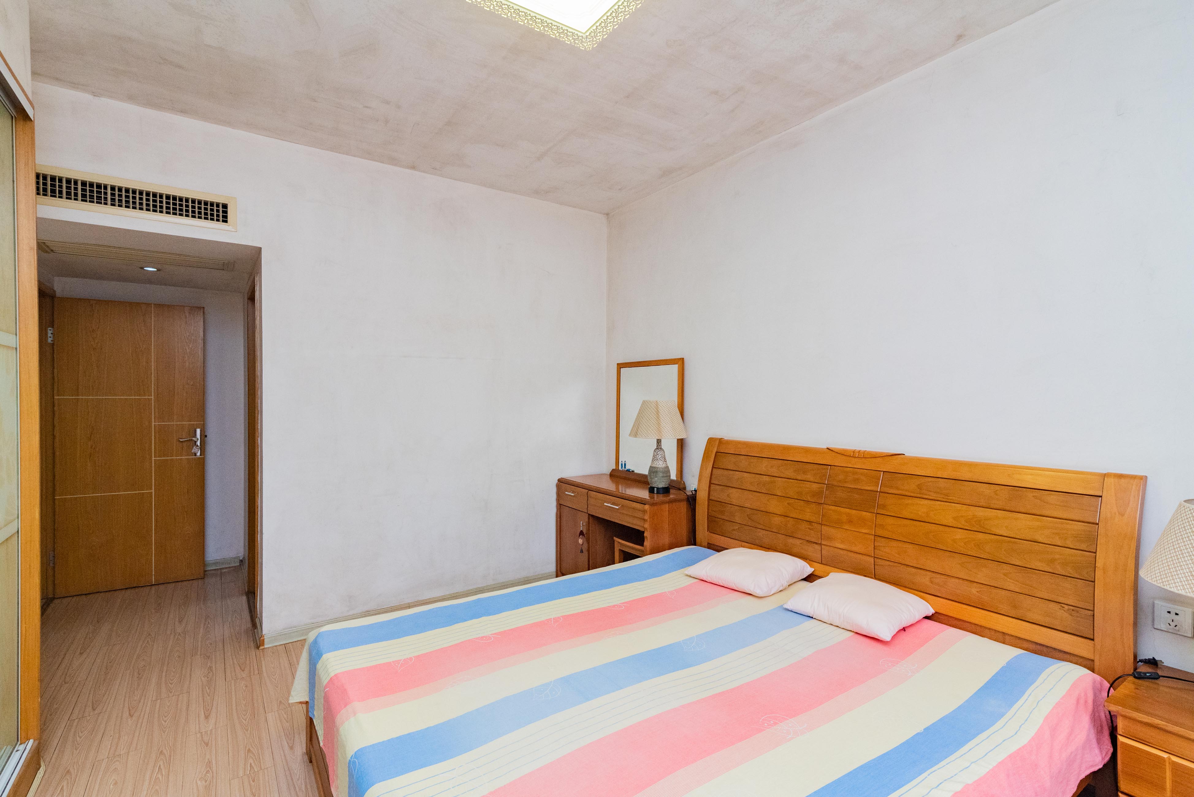 金色比华利  3室2厅2卫    83.0万卧室