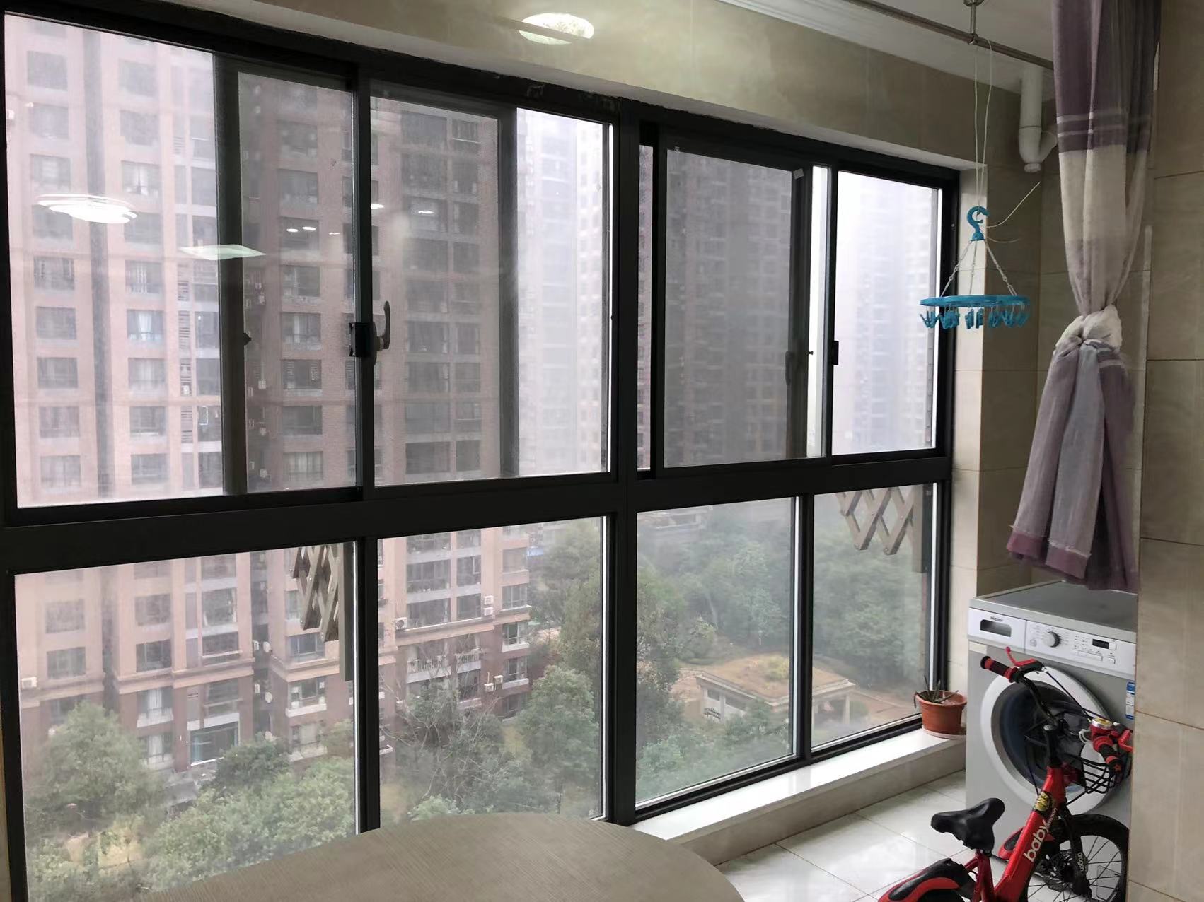 湘银星城  3室2厅2卫    79.8万 湘银星城  3室2厅2卫    79.8万客厅