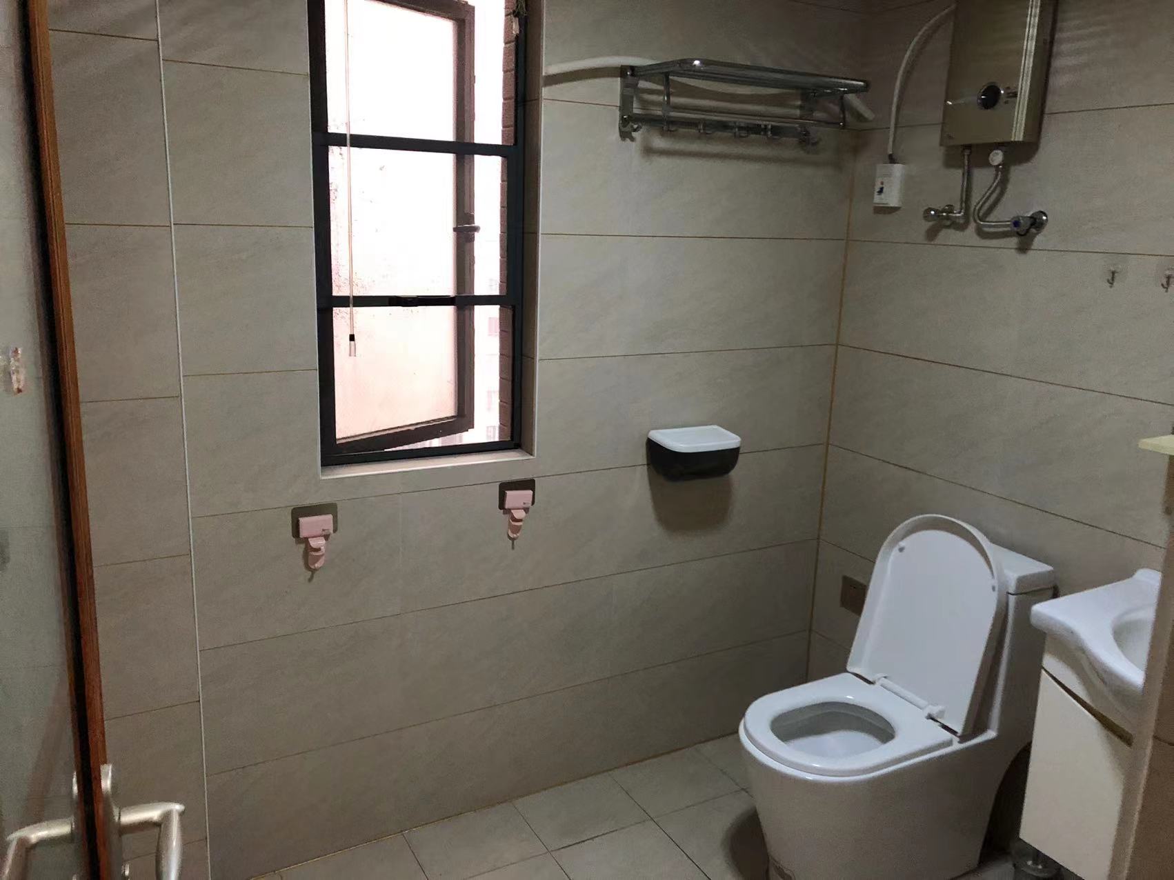 湘银星城  3室2厅2卫    79.8万 湘银星城  3室2厅2卫    79.8万客厅