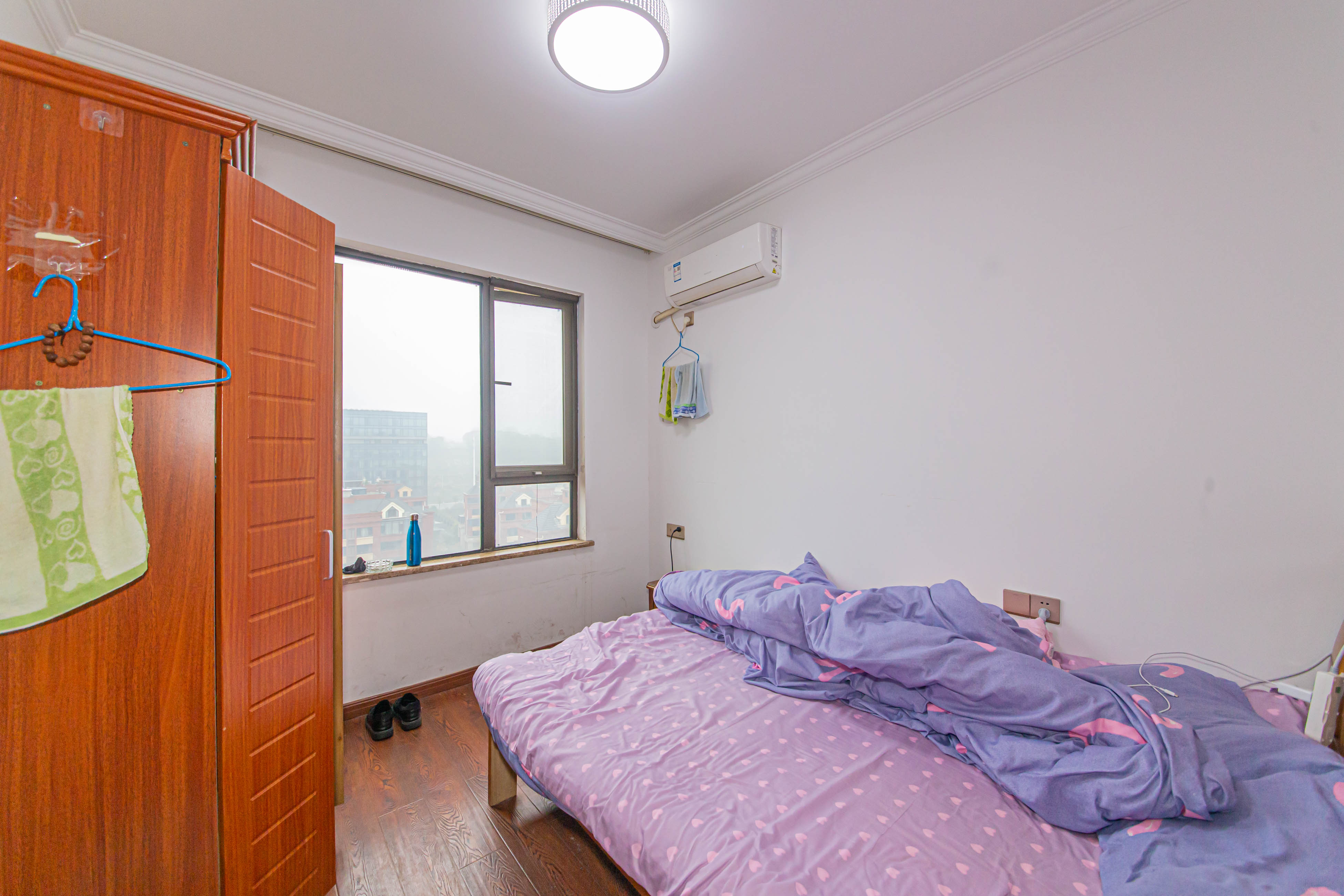 北辰中央公园A区  4室2厅1卫    140.0万卧室