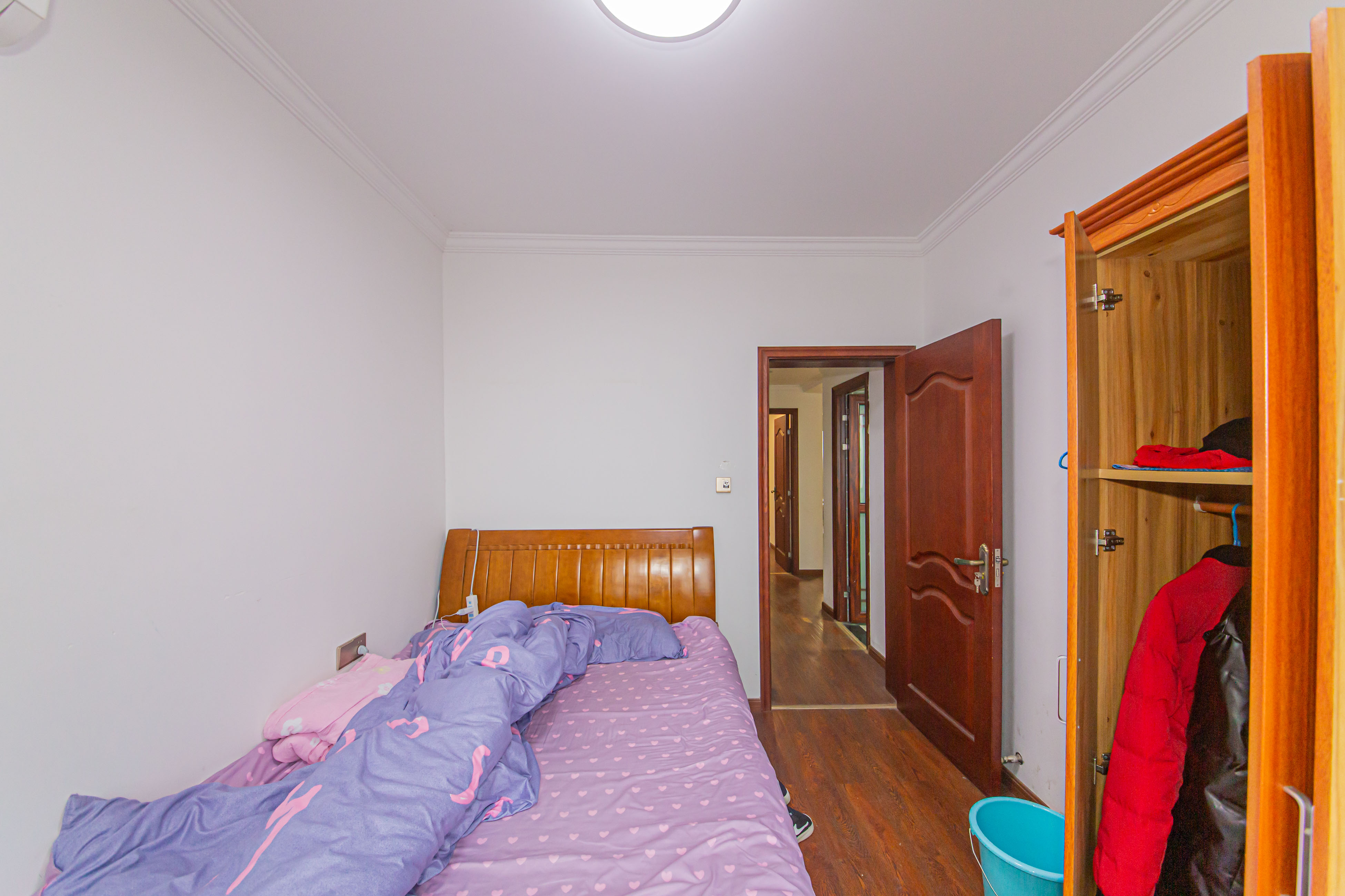 北辰中央公园A区  4室2厅1卫    140.0万卧室