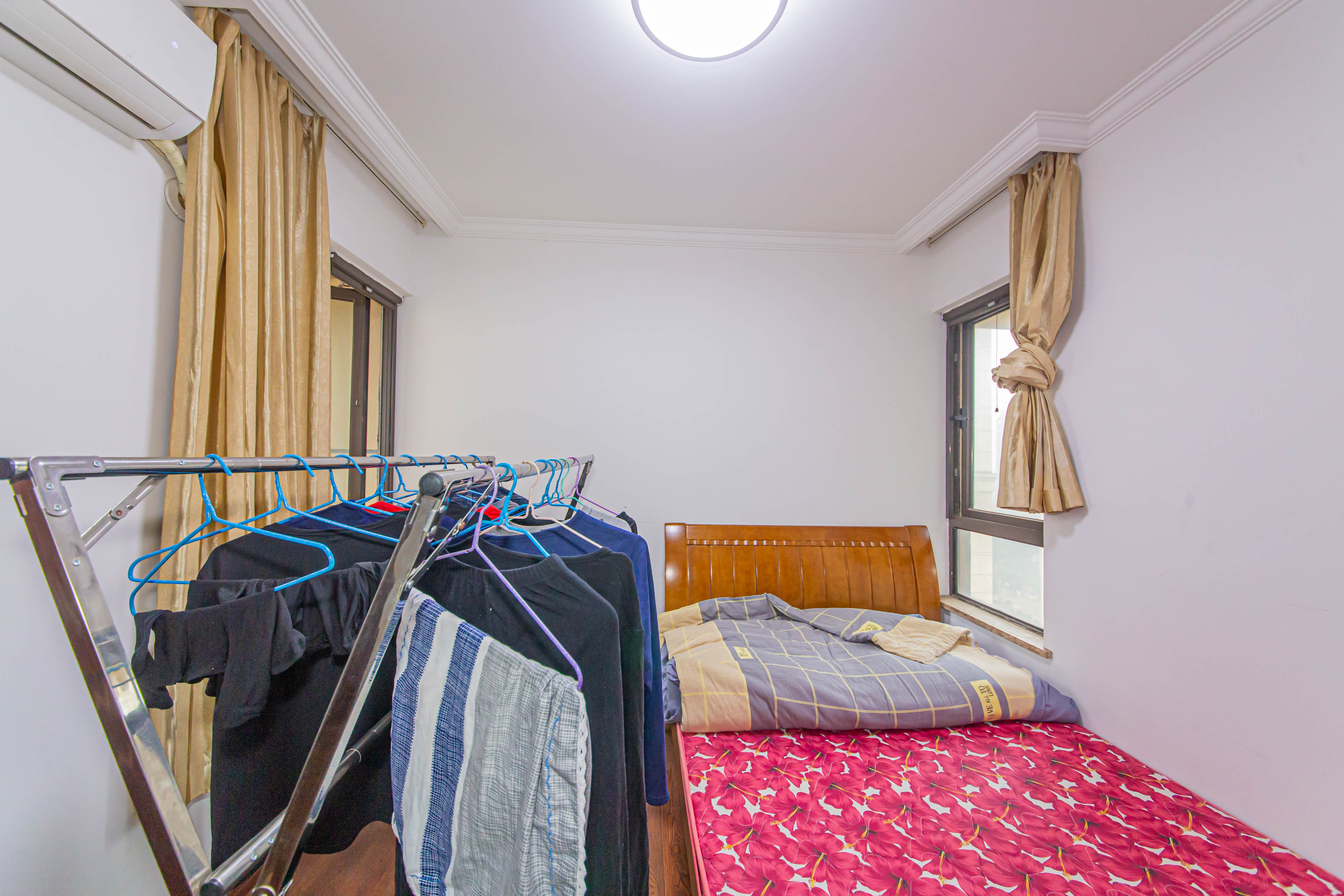 北辰中央公园A区  4室2厅1卫    140.0万卧室