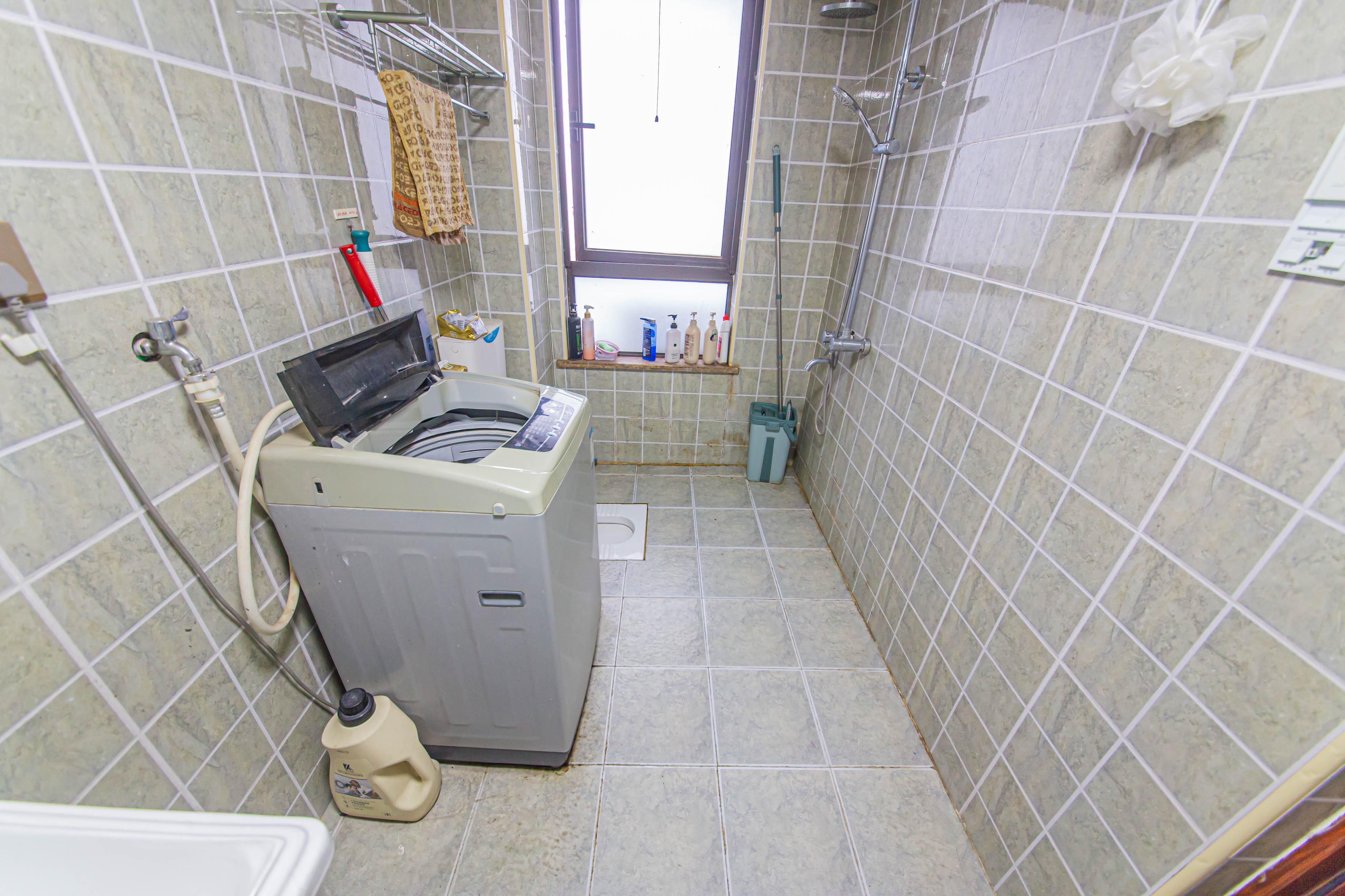 北辰中央公园A区  4室2厅1卫    140.0万卫生间