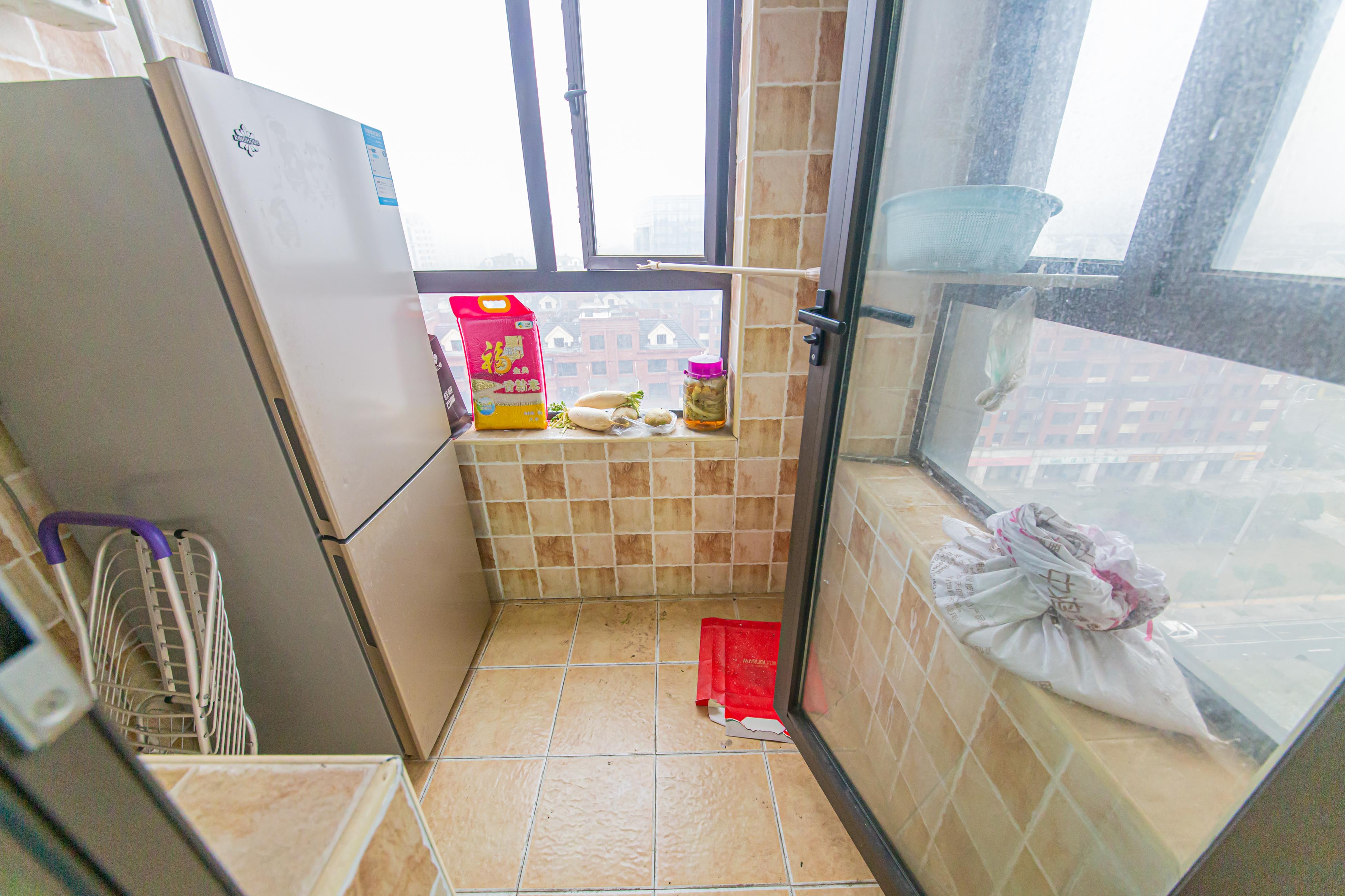 北辰中央公园A区  4室2厅1卫    140.0万阳台