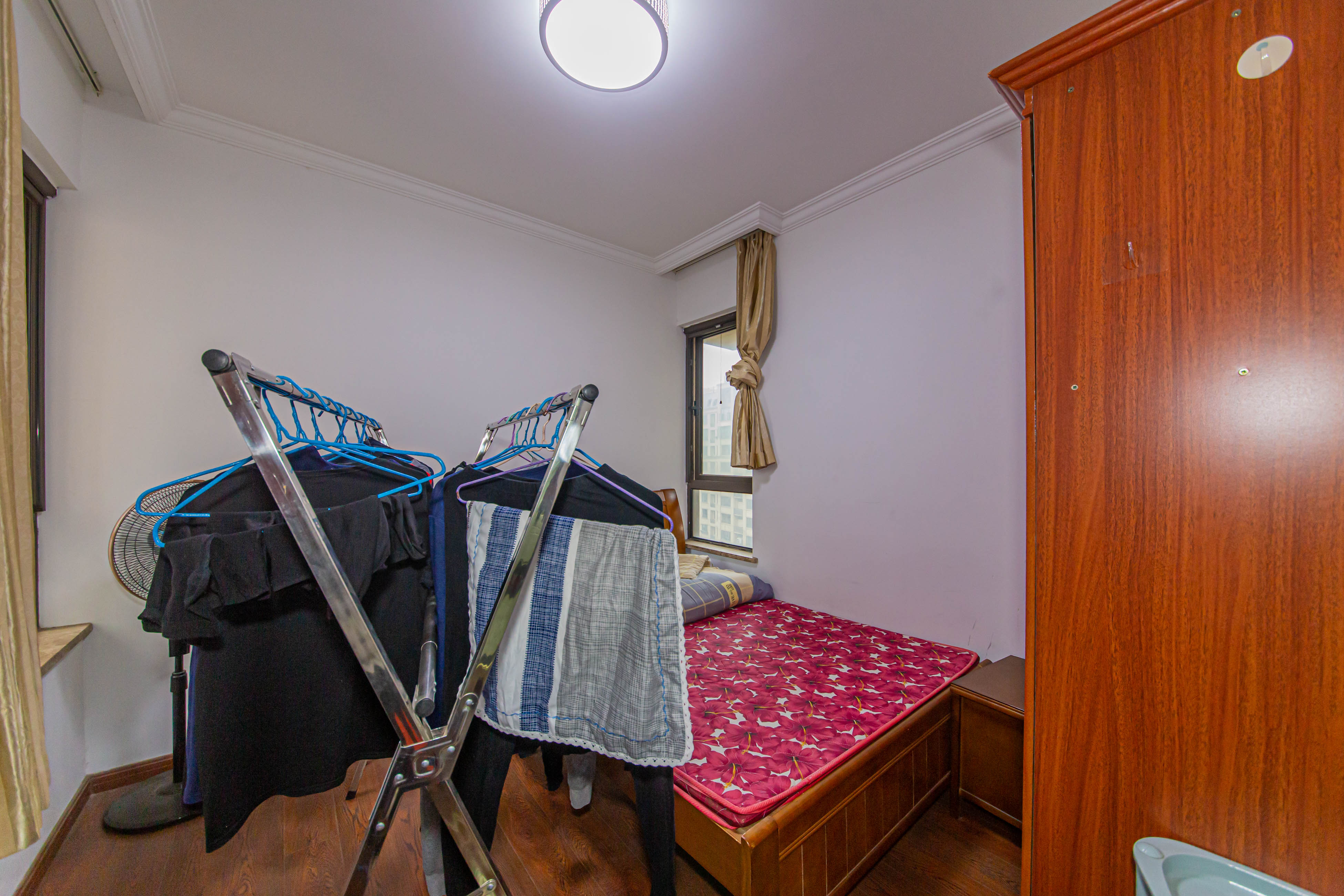 北辰中央公园A区  4室2厅1卫    140.0万卧室