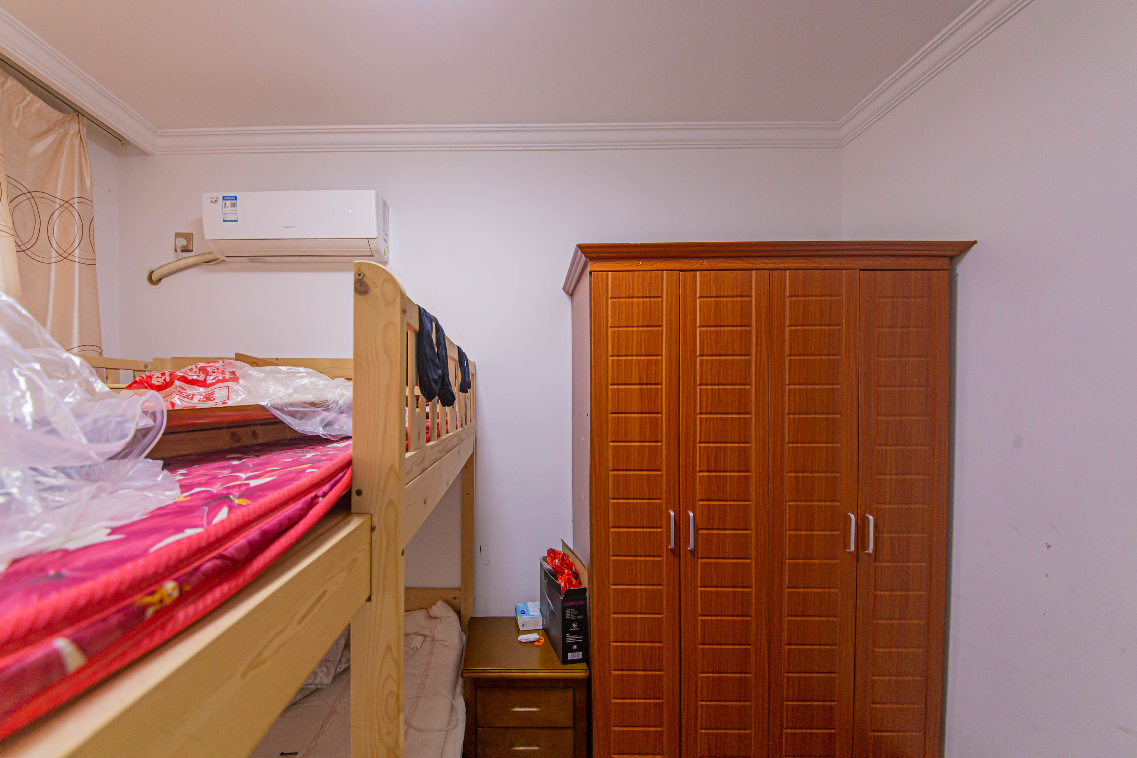 北辰中央公园A区  4室2厅1卫    140.0万卧室