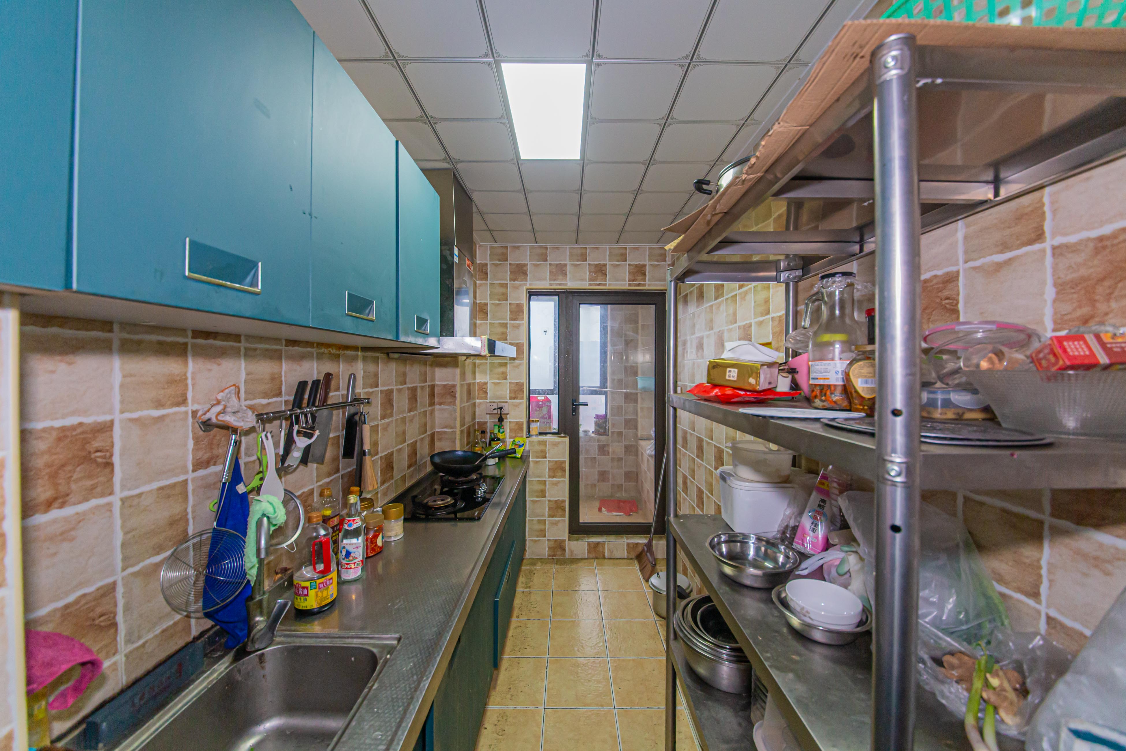 北辰中央公园A区  4室2厅1卫    140.0万厨房