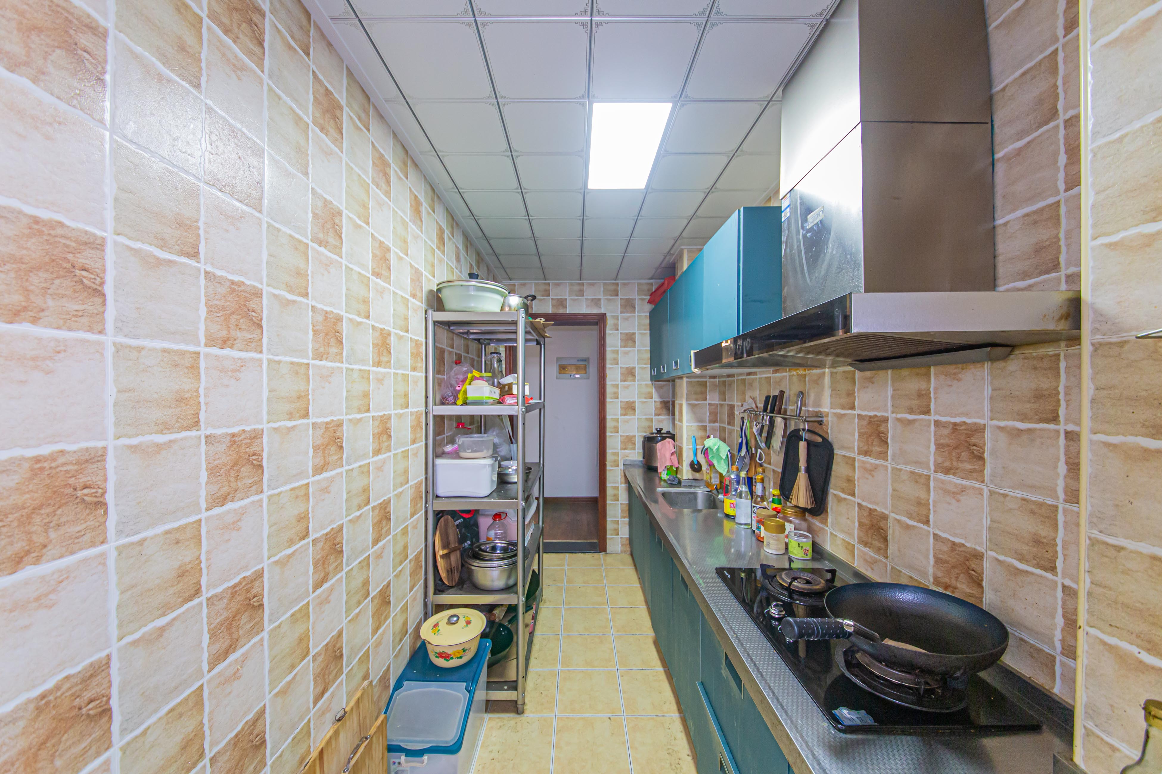 北辰中央公园A区  4室2厅1卫    140.0万厨房