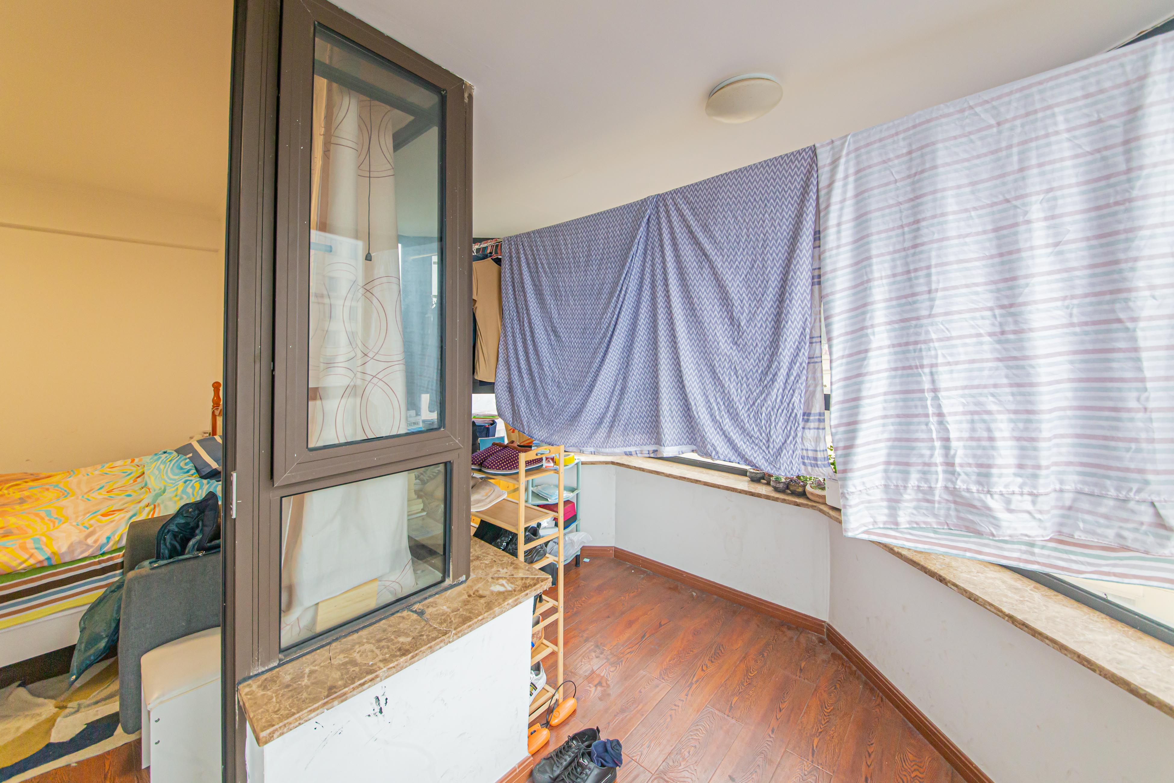 北辰中央公园A区  4室2厅1卫    140.0万阳台