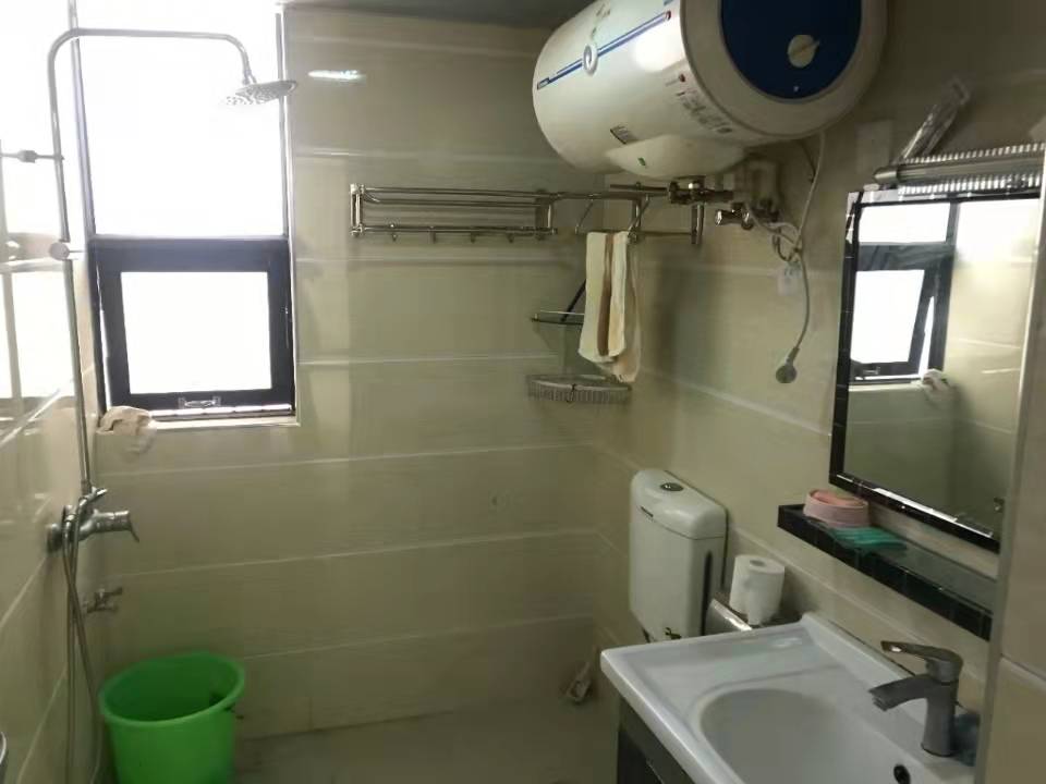 泓泽星城  3室2厅2卫    85.0万 泓泽星城  3室2厅2卫    85.0万卫生间