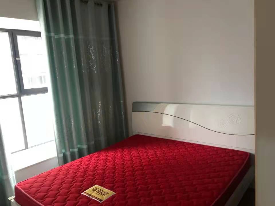 泓泽星城  3室2厅2卫    85.0万 泓泽星城  3室2厅2卫    85.0万客厅