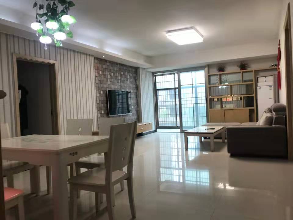 泓泽星城  3室2厅2卫    85.0万 泓泽星城  3室2厅2卫    85.0万客厅