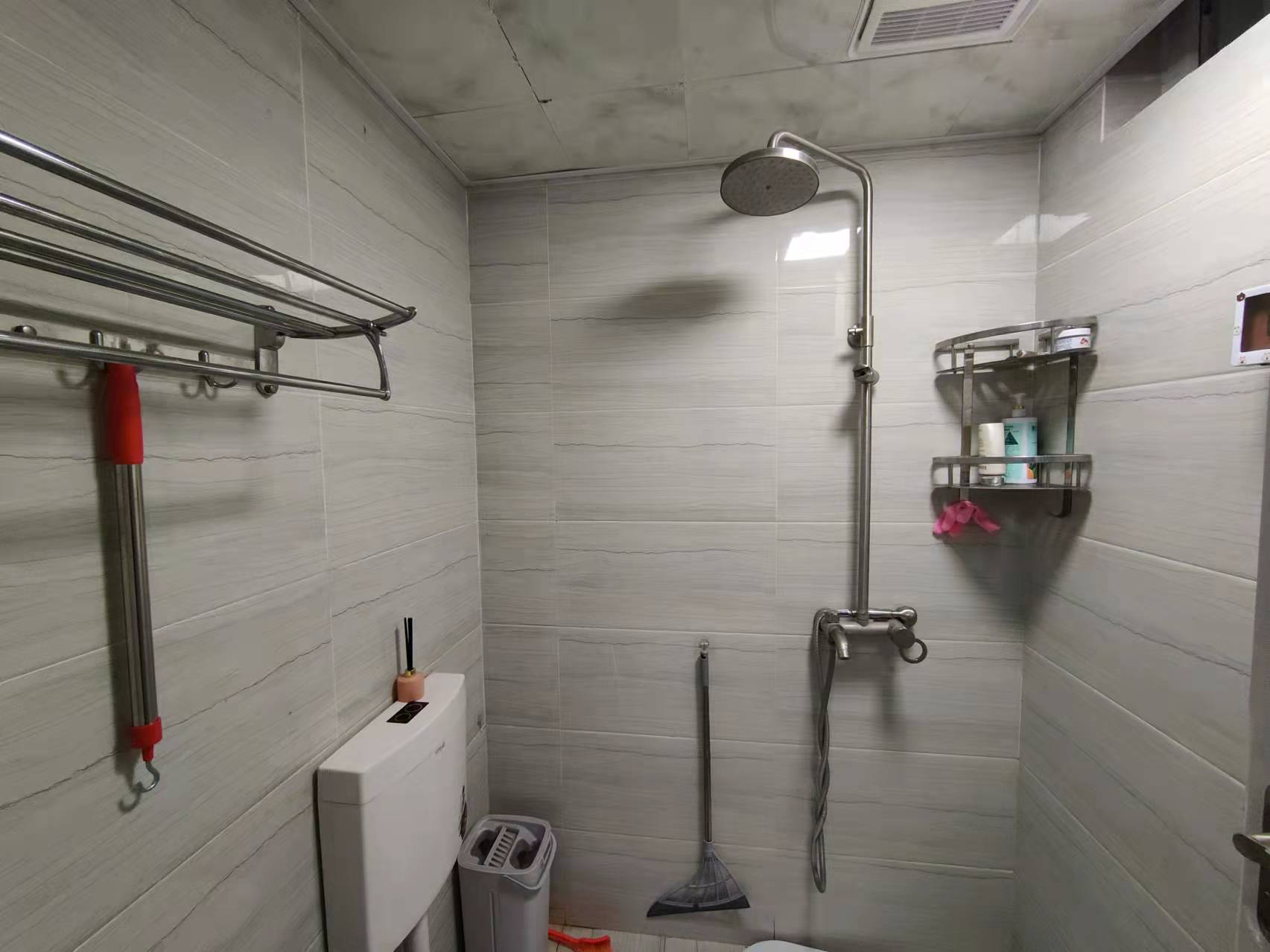 南湖春天 1室1厅1卫 1500.0元/月 南湖春天 1室1厅1卫 1500.0元/月室内图