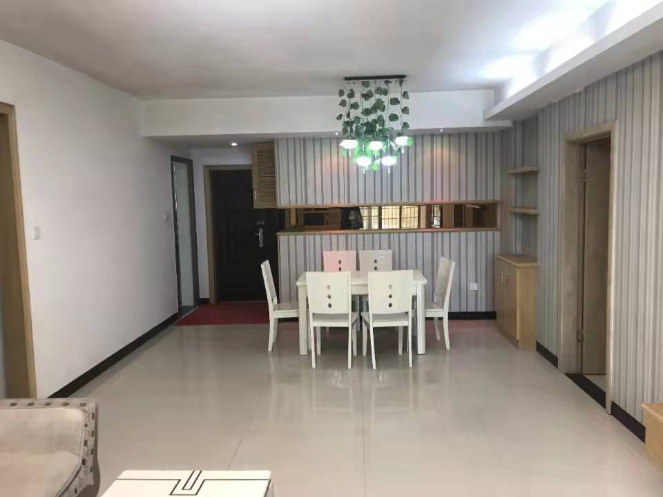 泓泽星城  3室2厅2卫    85.0万 泓泽星城  3室2厅2卫    85.0万客厅