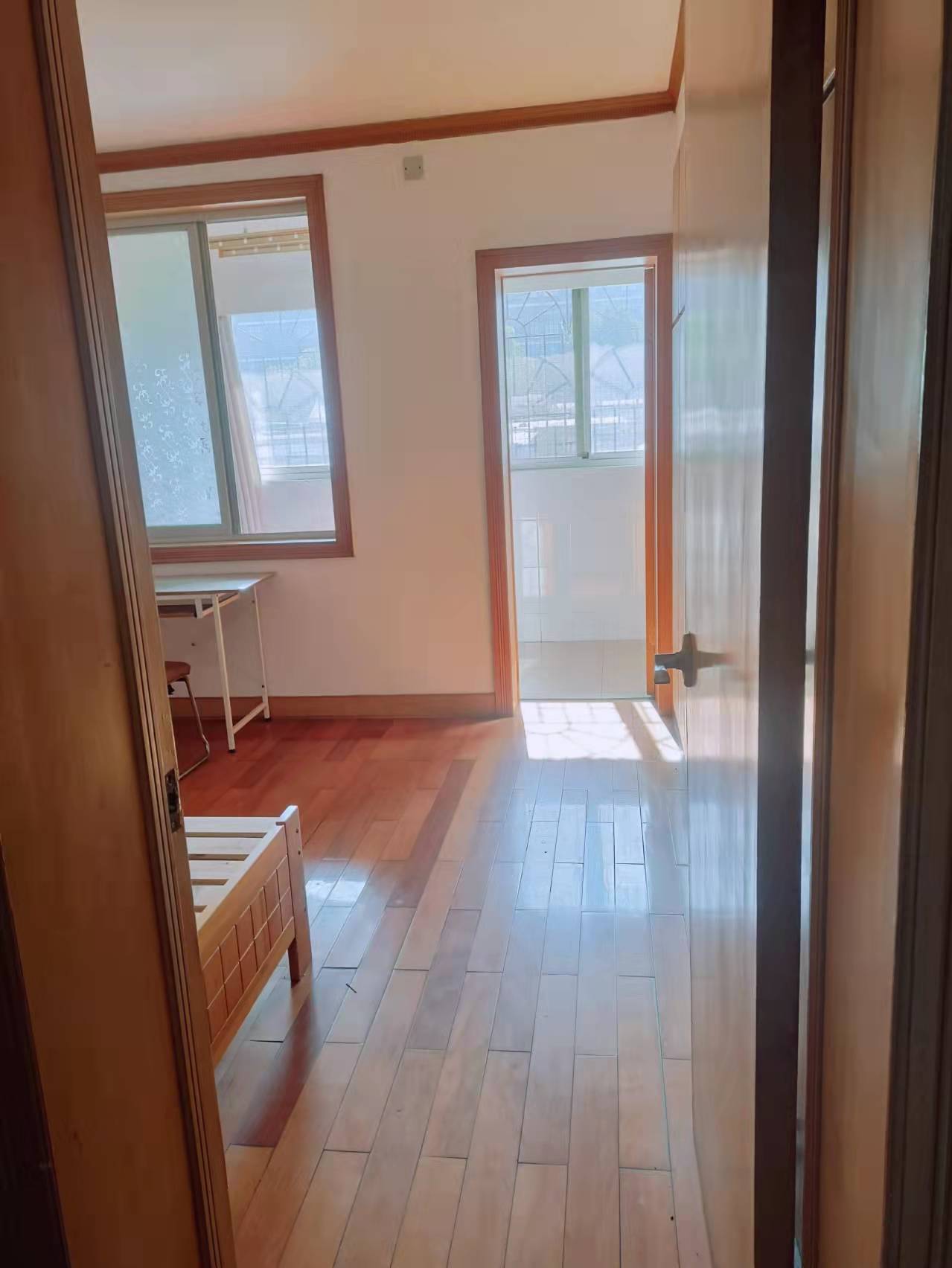 铁路生活小区  2室2厅1卫    1200.0元/月 铁路生活小区  2室2厅1卫    1200.0元/月室内图