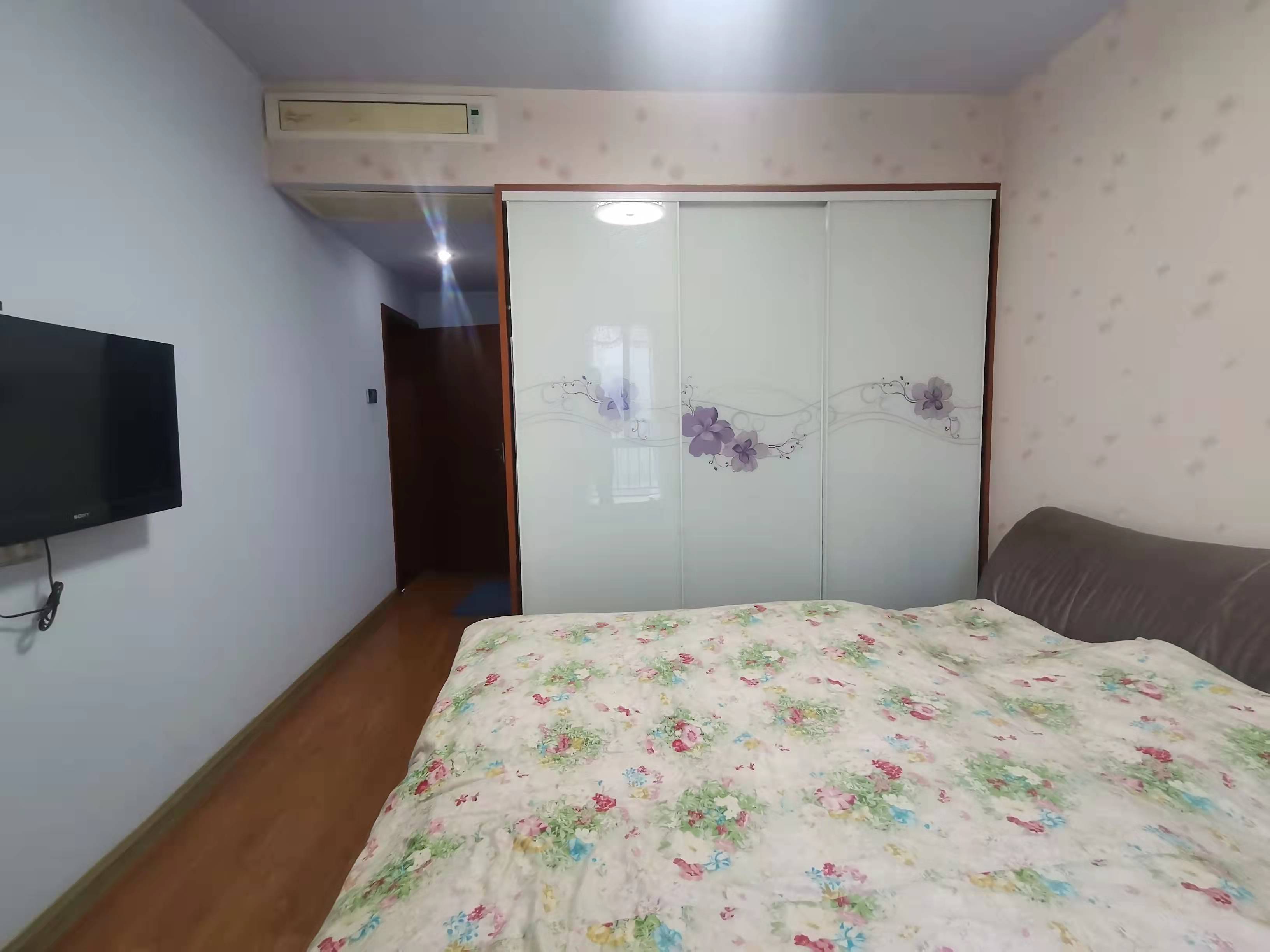 天鹅湖1号 3室2厅2卫 85.8万 天鹅湖1号 3室2厅2卫 85.8万客厅