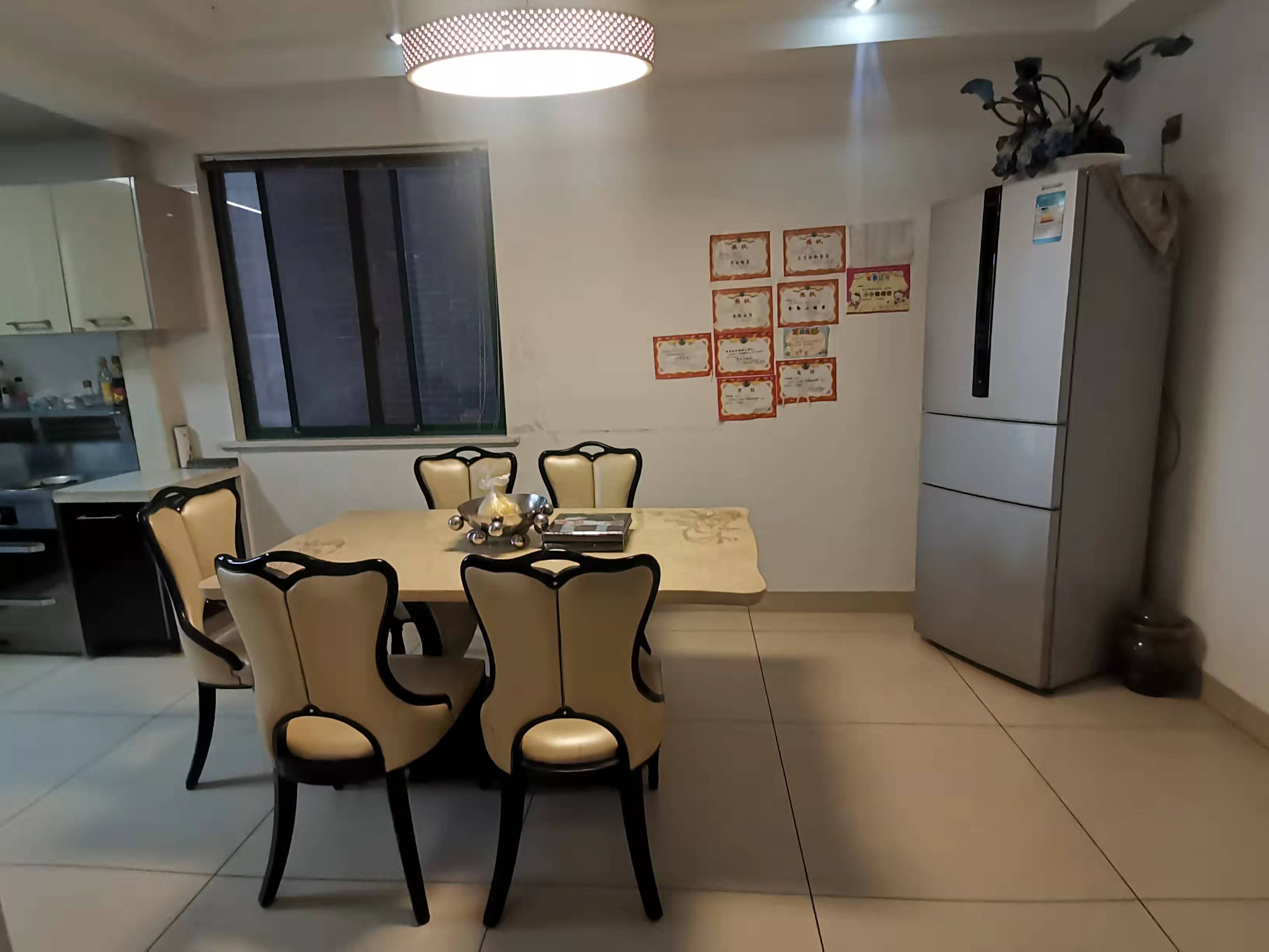 天鹅湖1号 3室2厅2卫 85.8万 天鹅湖1号 3室2厅2卫 85.8万客厅