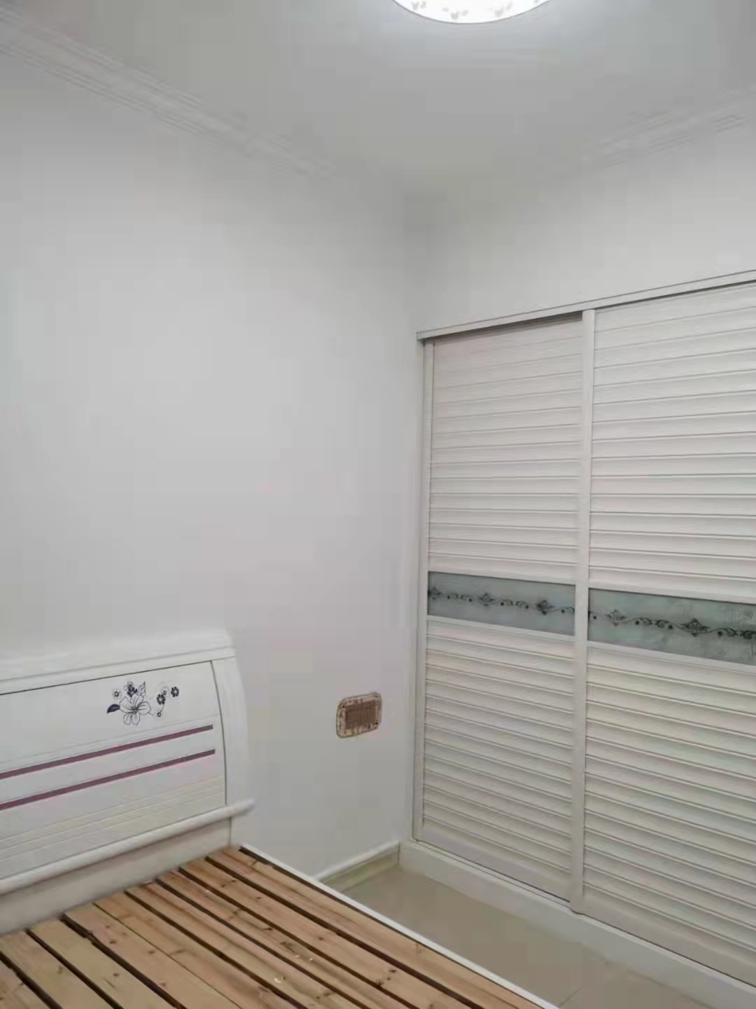 鑫源大厦 2室1厅1卫 35.8万 鑫源大厦 2室1厅1卫 35.8万客厅