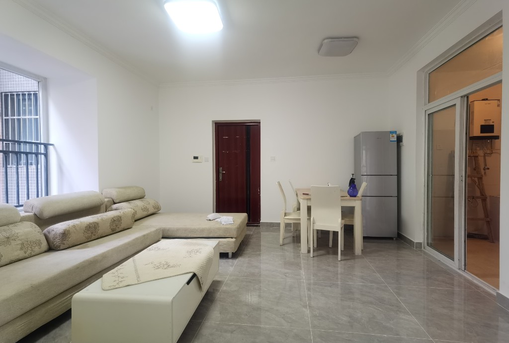 南湖春天  2室2厅1卫    2000.0元/月 南湖春天  2室2厅1卫    2000.0元/月室内图