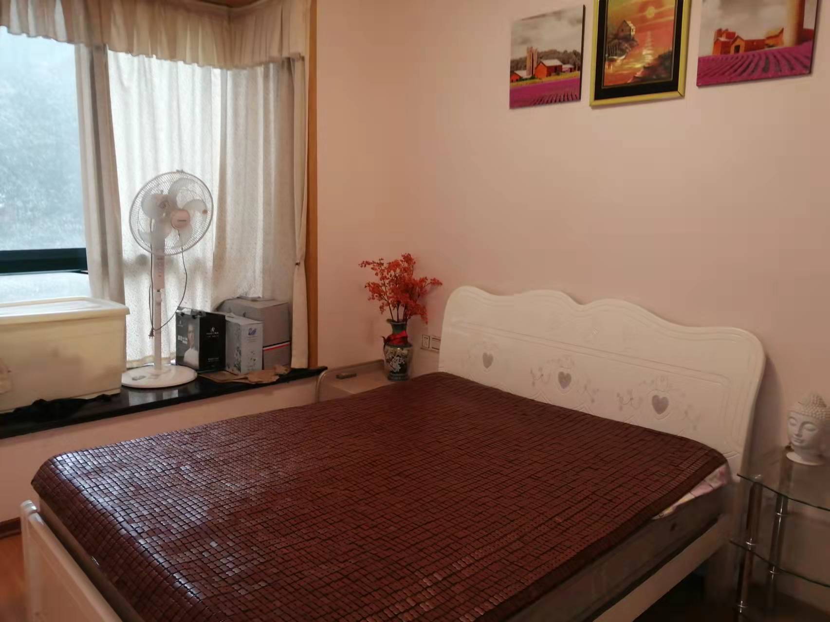 东方明园 3室2厅2卫 75.0万 东方明园 3室2厅2卫 75.0万客厅