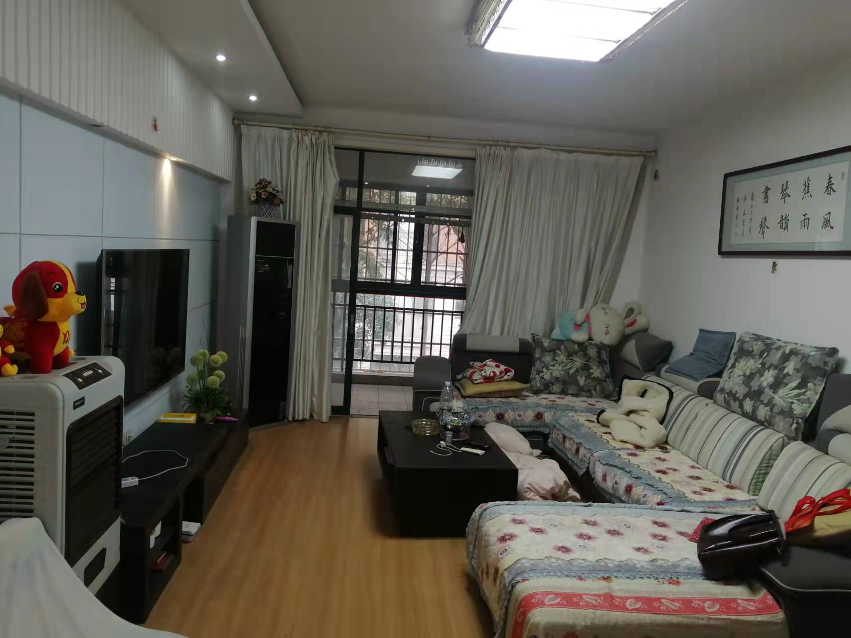 东方明园 3室2厅2卫 75.0万 东方明园 3室2厅2卫 75.0万客厅