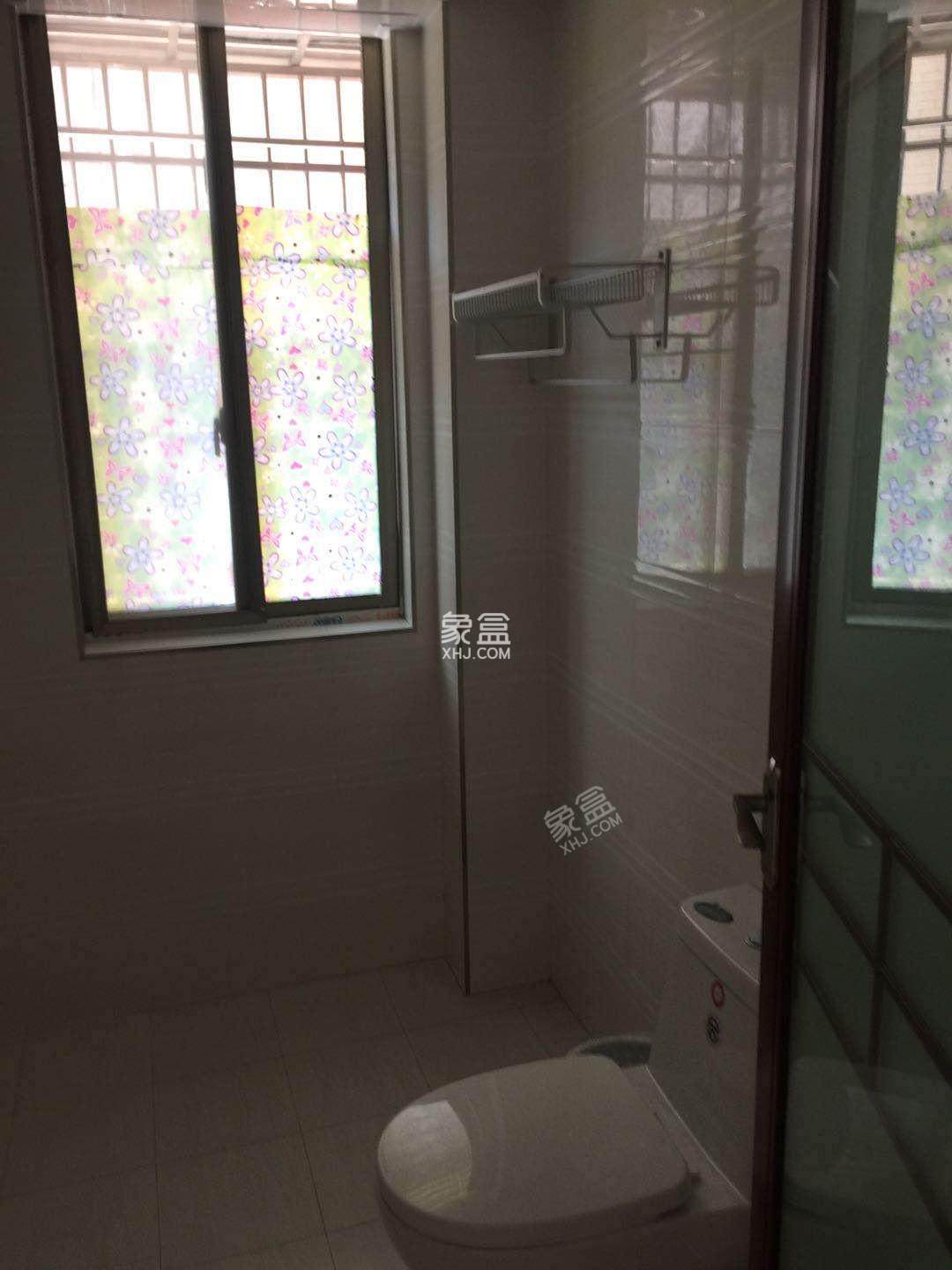 华天壹号公馆  3室2厅2卫    2200.0元/月 华天壹号公馆  3室2厅2卫    2200.0元/月室内图