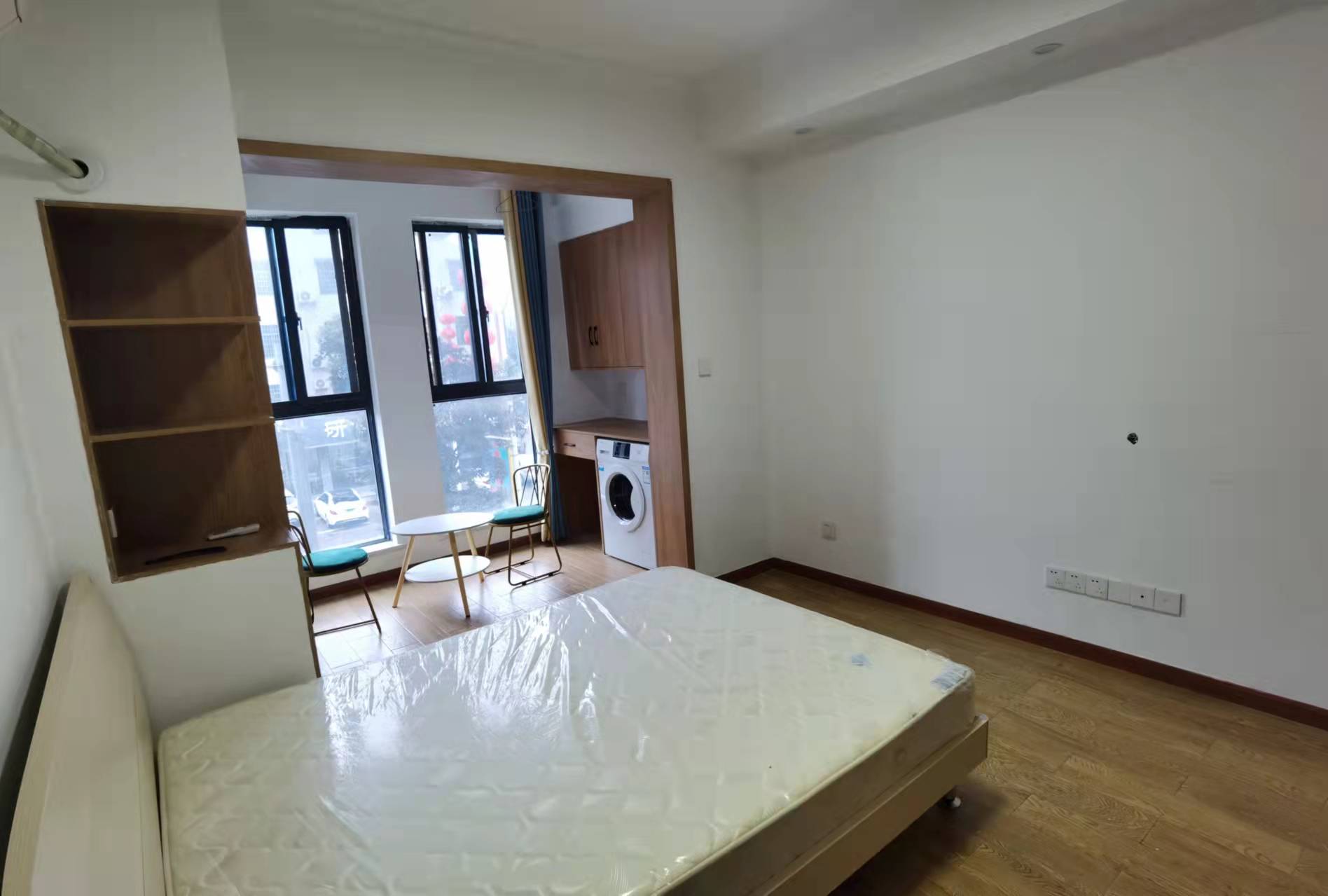 鸿星新天地  1室1厅1卫    1100.0元/月 鸿星新天地  1室1厅1卫    1100.0元/月