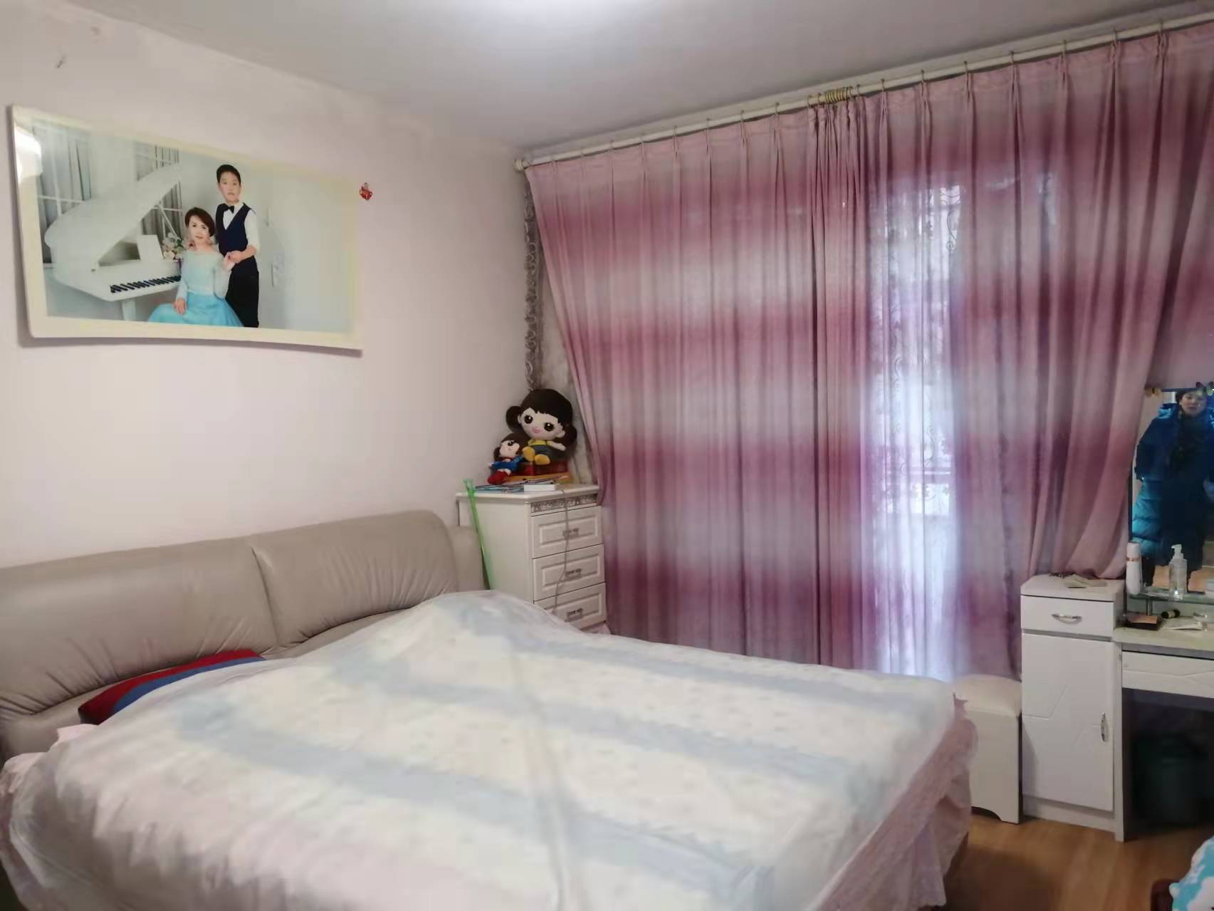 东方明园 3室2厅2卫 75.0万 东方明园 3室2厅2卫 75.0万客厅