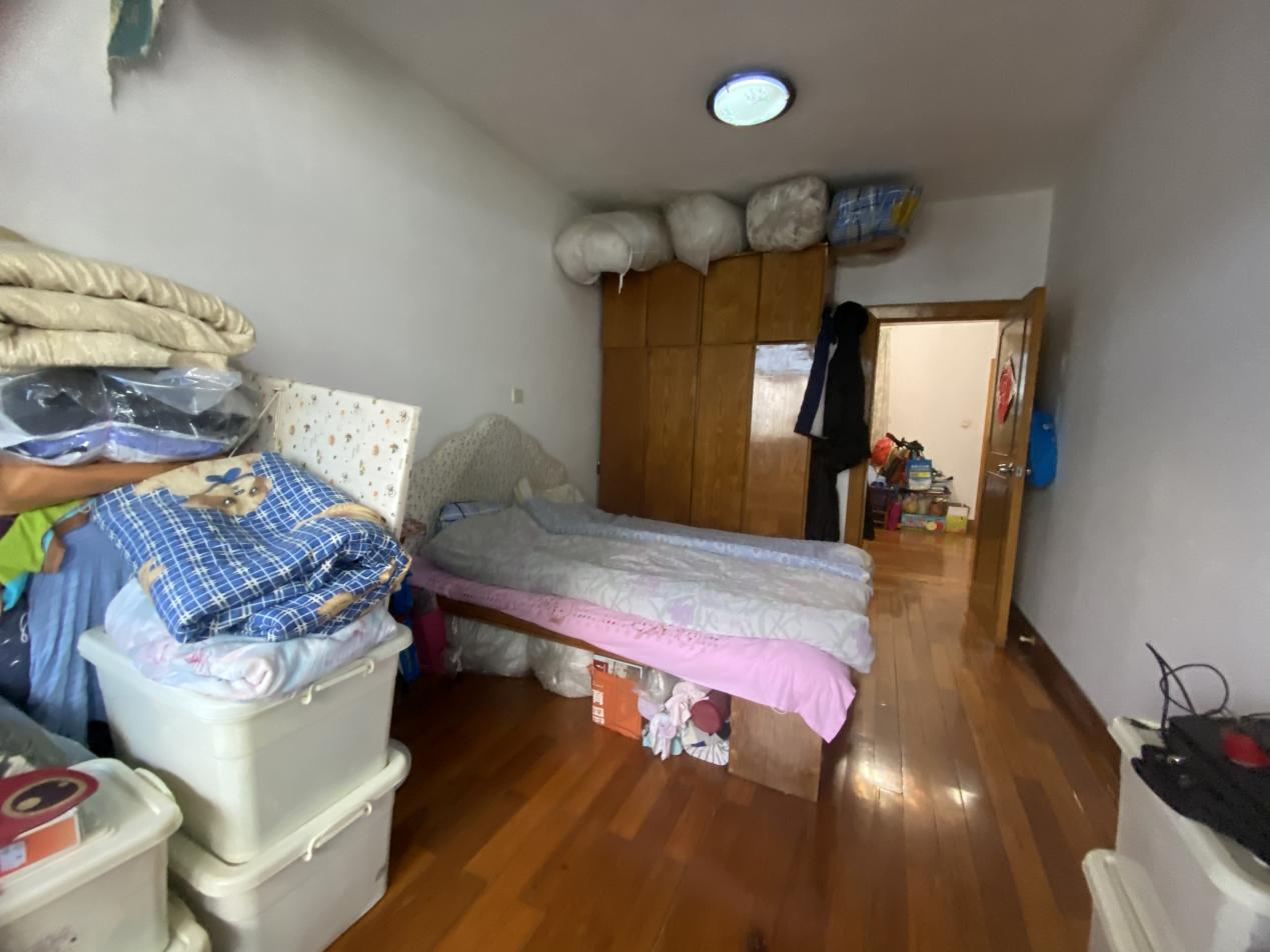 601钻石新村 2室2厅1卫 35.0万 601钻石新村 2室2厅1卫 35.0万客厅