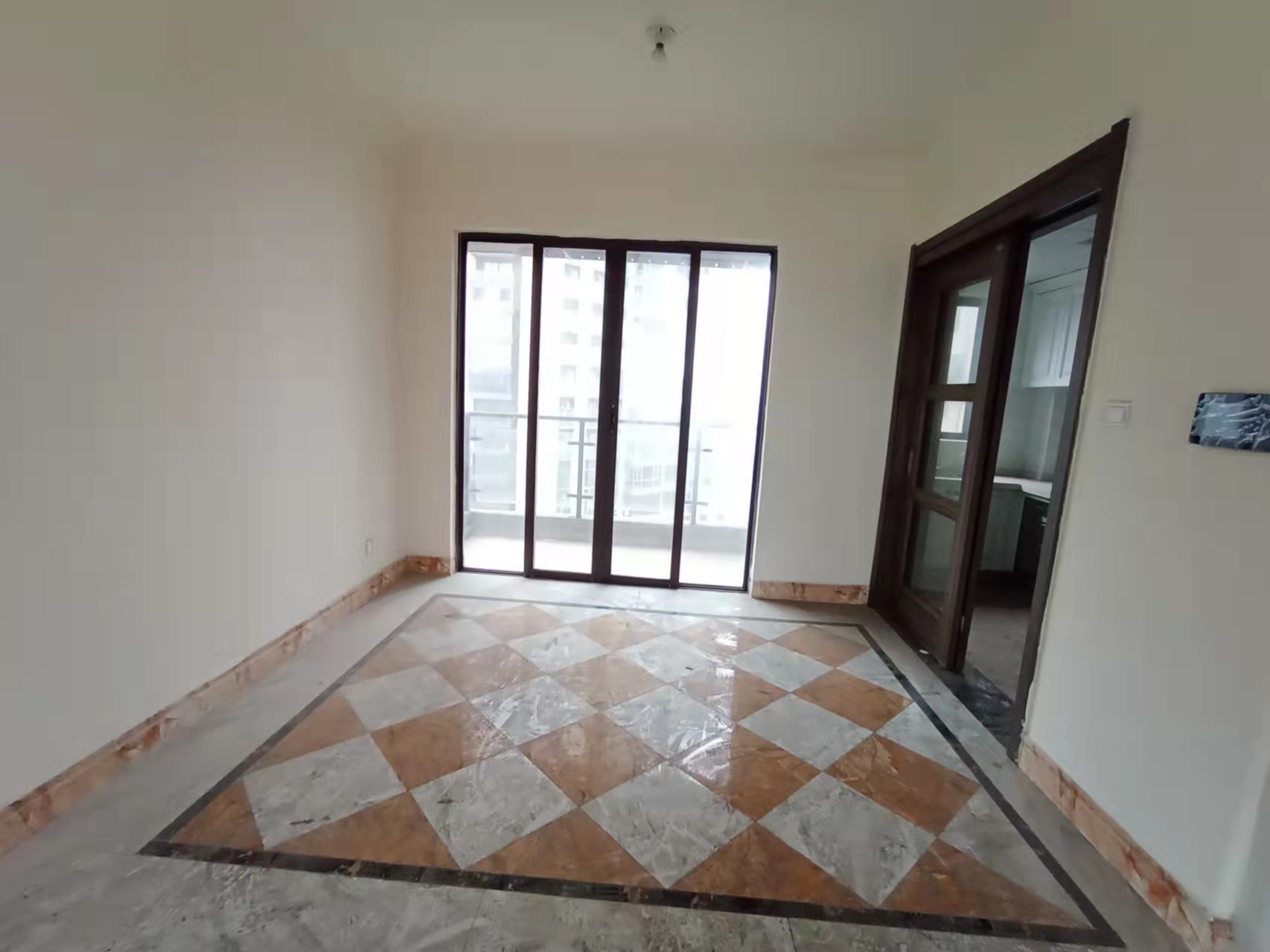 华耀碧桂园十里江湾天汇 4室2厅2卫 2500.0元/月 华耀碧桂园十里江湾天汇 4室2厅2卫 2500.0元/月室内图