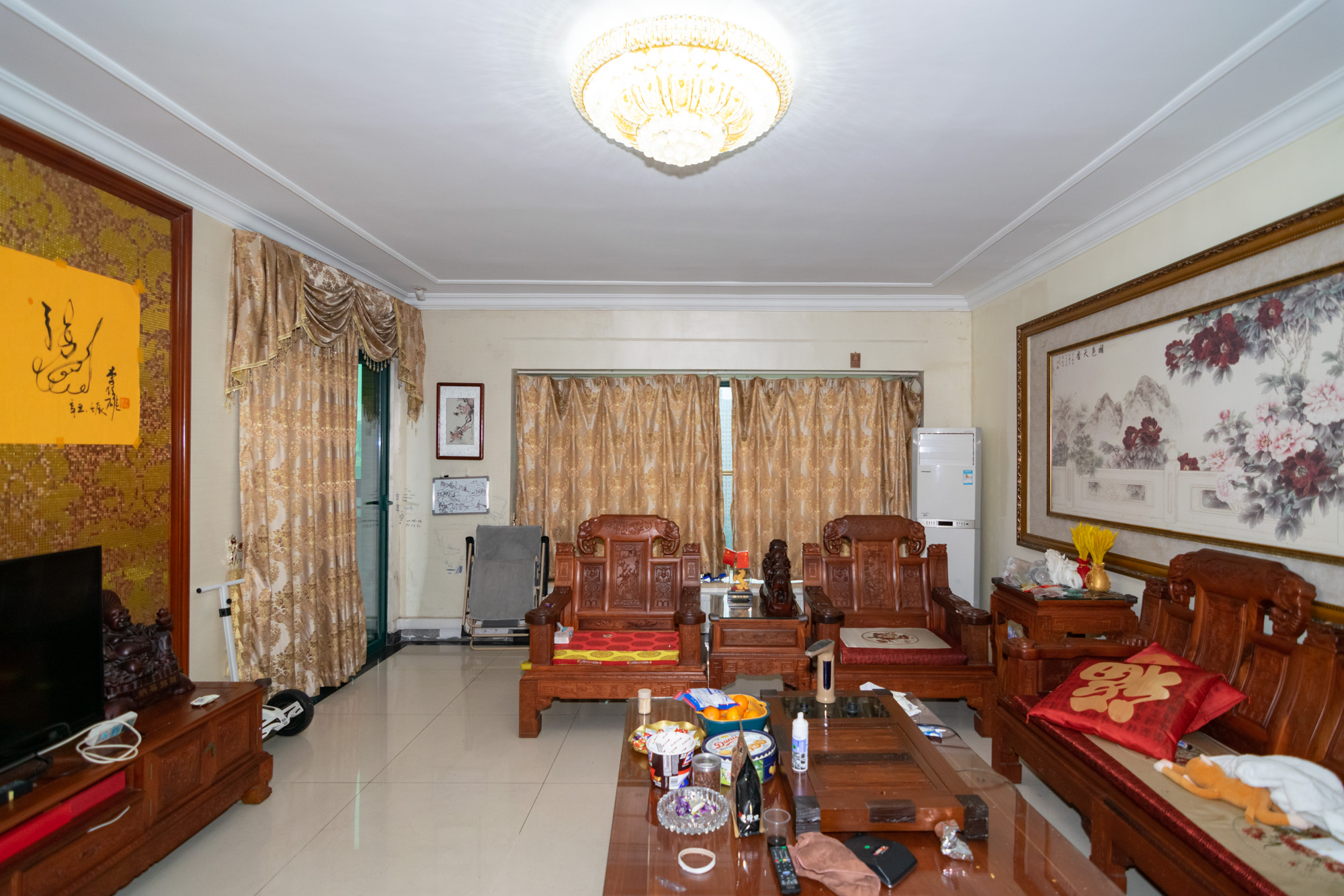 恒大名都 4室2厅4卫 262.0万 恒大名都 4室2厅4卫 262.0万客厅