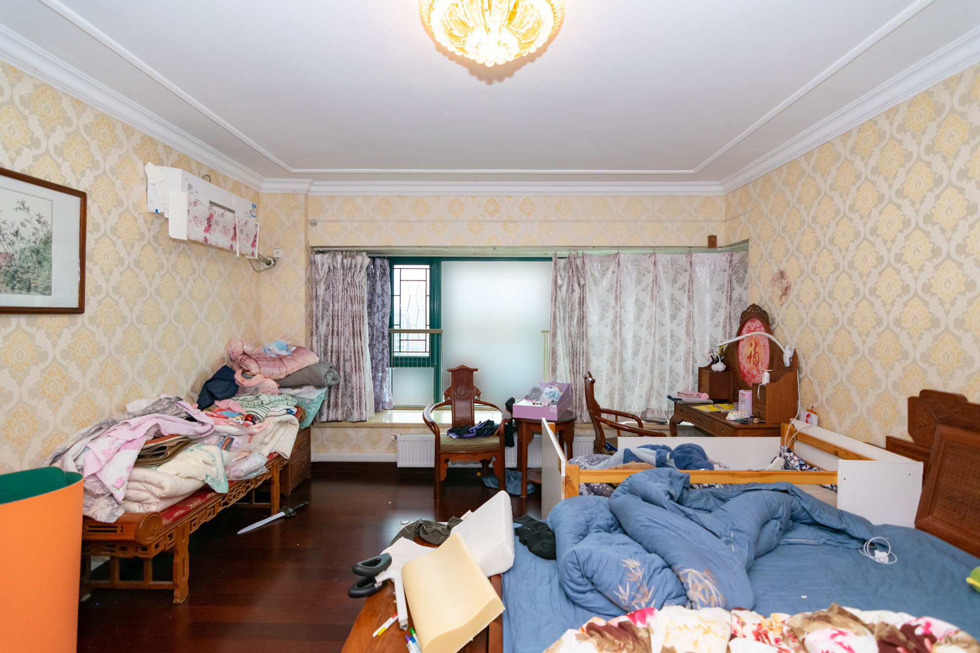 恒大名都 4室2厅4卫 262.0万 恒大名都 4室2厅4卫 262.0万卧室