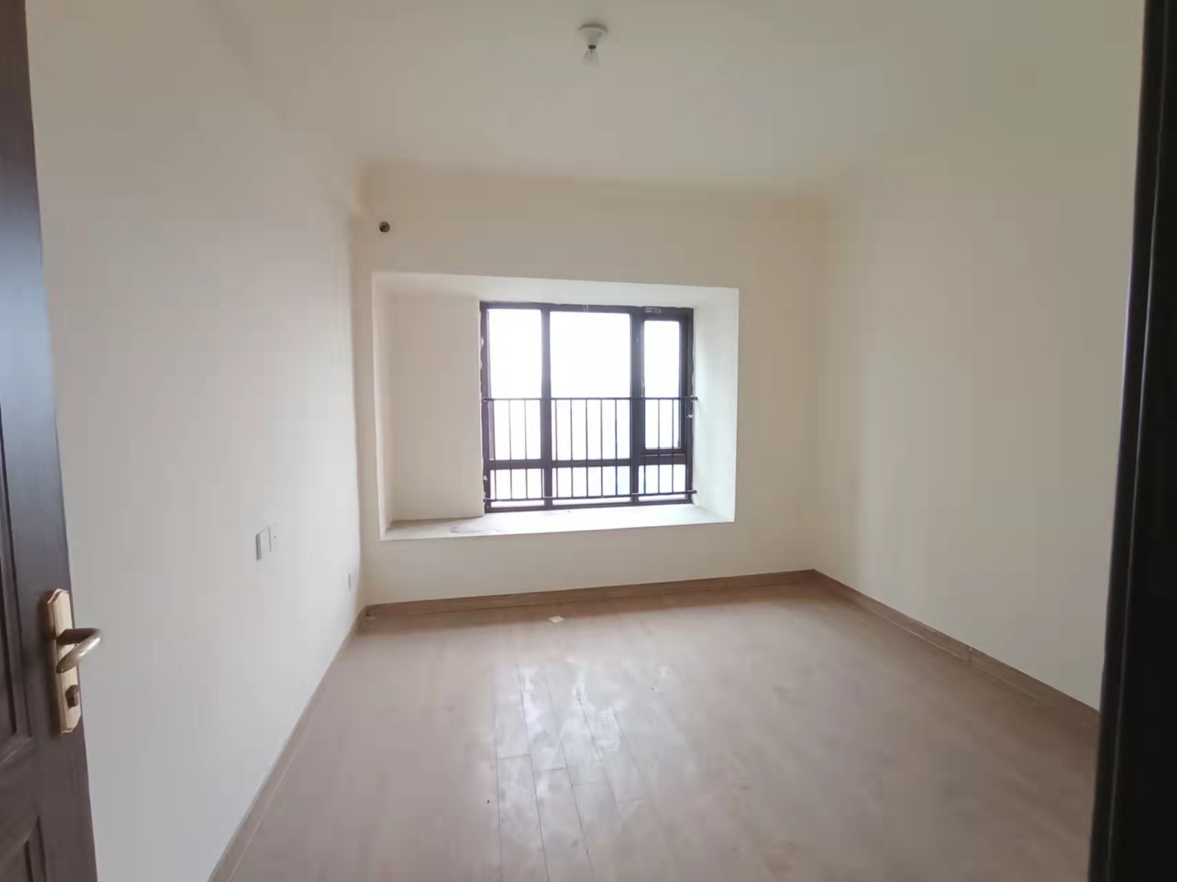 华耀碧桂园十里江湾天汇 4室2厅2卫 2500.0元/月 华耀碧桂园十里江湾天汇 4室2厅2卫 2500.0元/月室内图