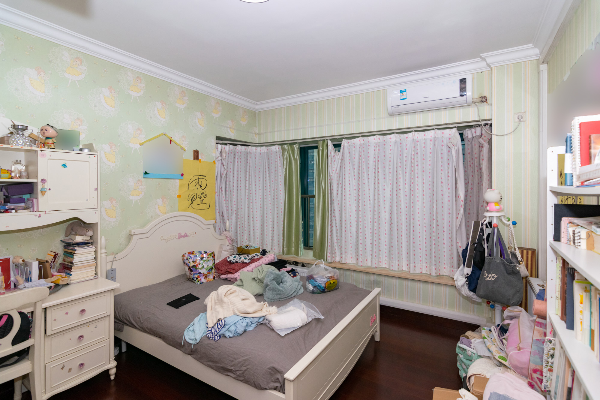 恒大名都 4室2厅4卫 262.0万 恒大名都 4室2厅4卫 262.0万卧室