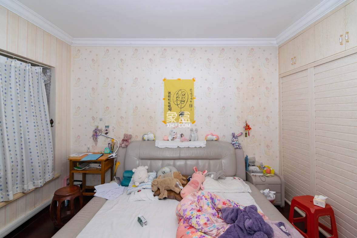 恒大名都 4室2厅4卫 262.0万 恒大名都 4室2厅4卫 262.0万卧室