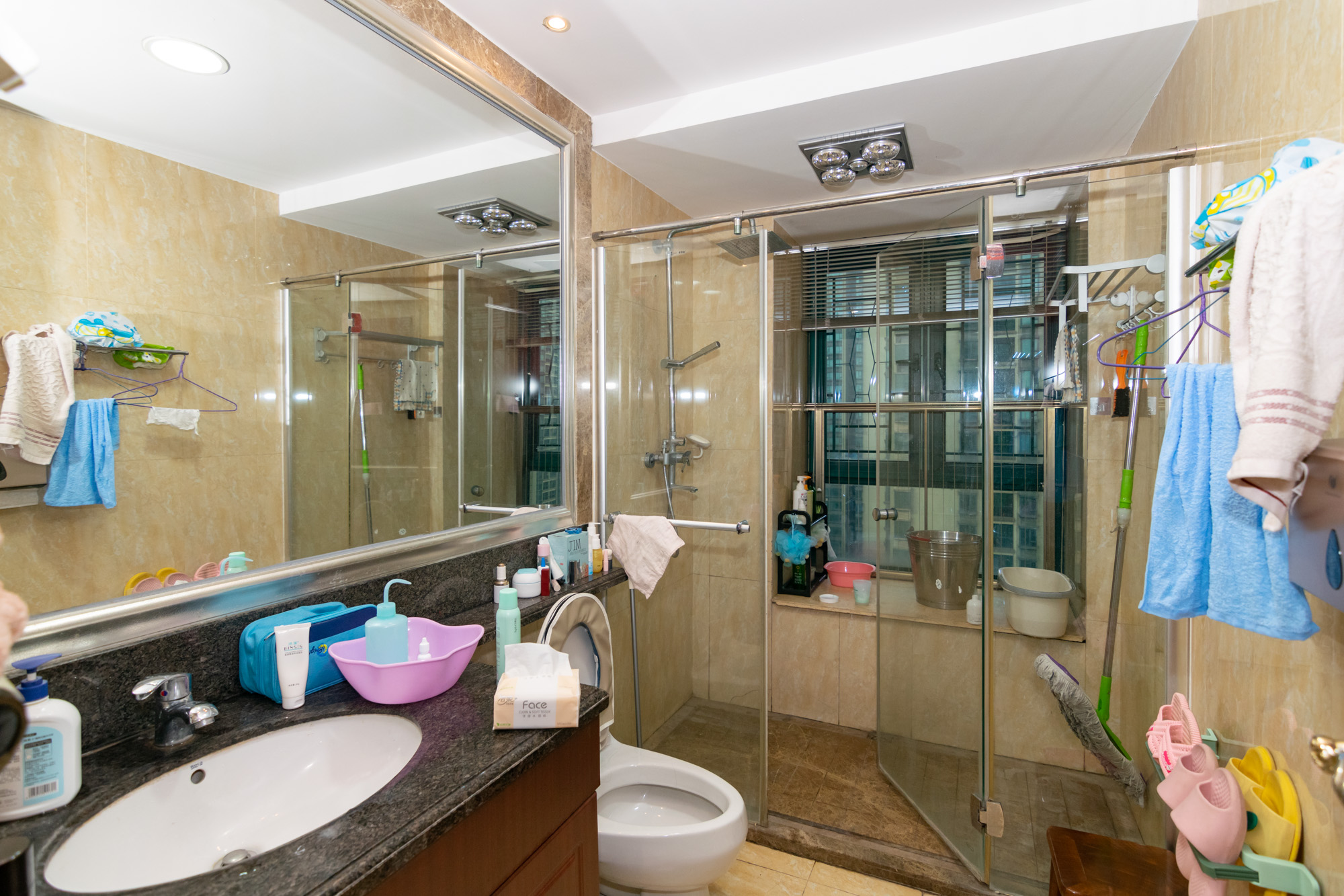 恒大名都 4室2厅4卫 262.0万 恒大名都 4室2厅4卫 262.0万卫生间