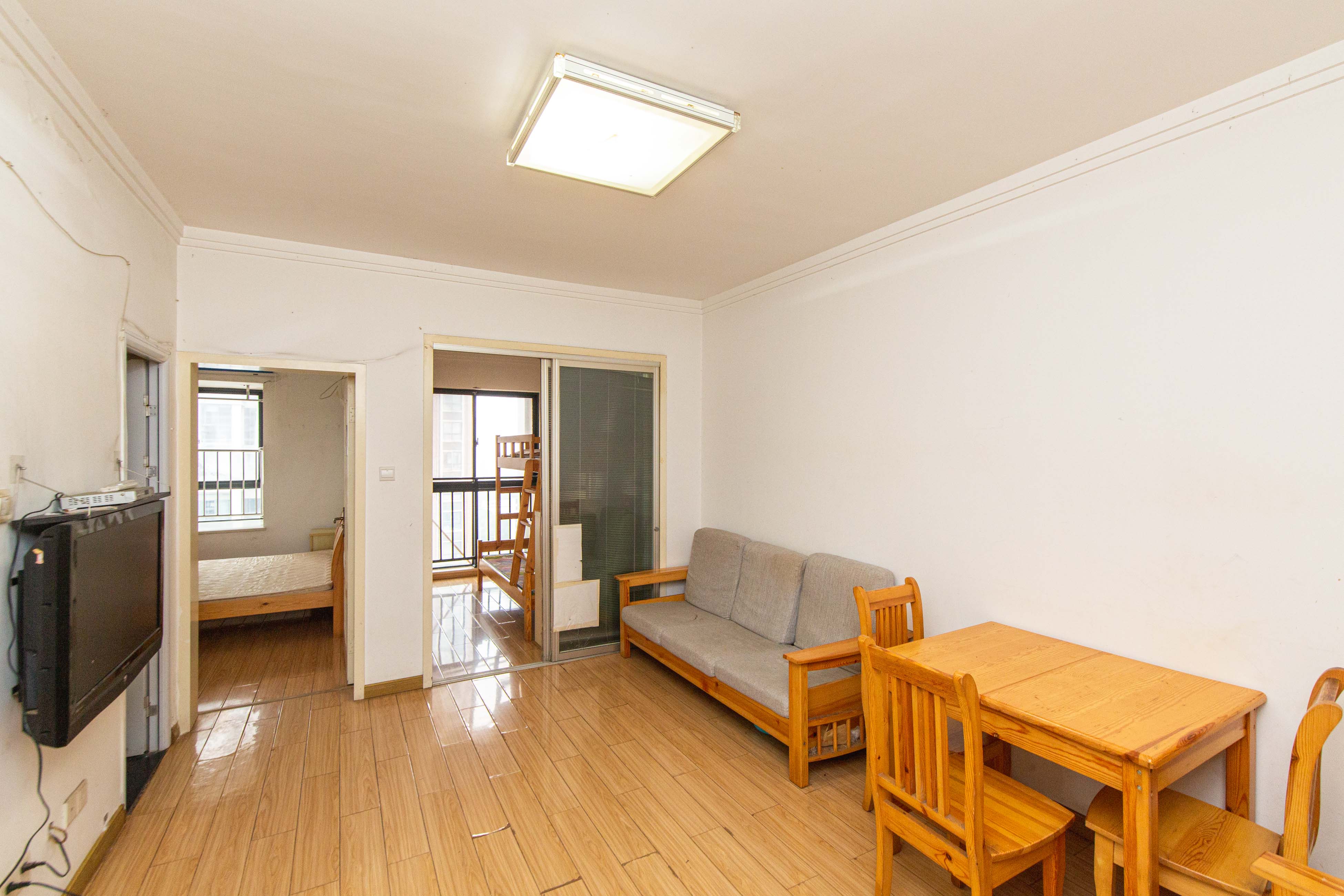 海拔东方 2室1厅1卫 62.0万 海拔东方 2室1厅1卫 62.0万客厅